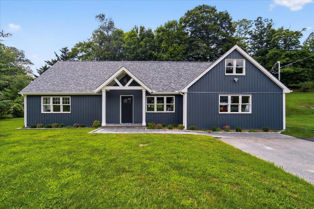 Fully Renovated, high efficiency all electric 'fossil fuel free', 3-Be...