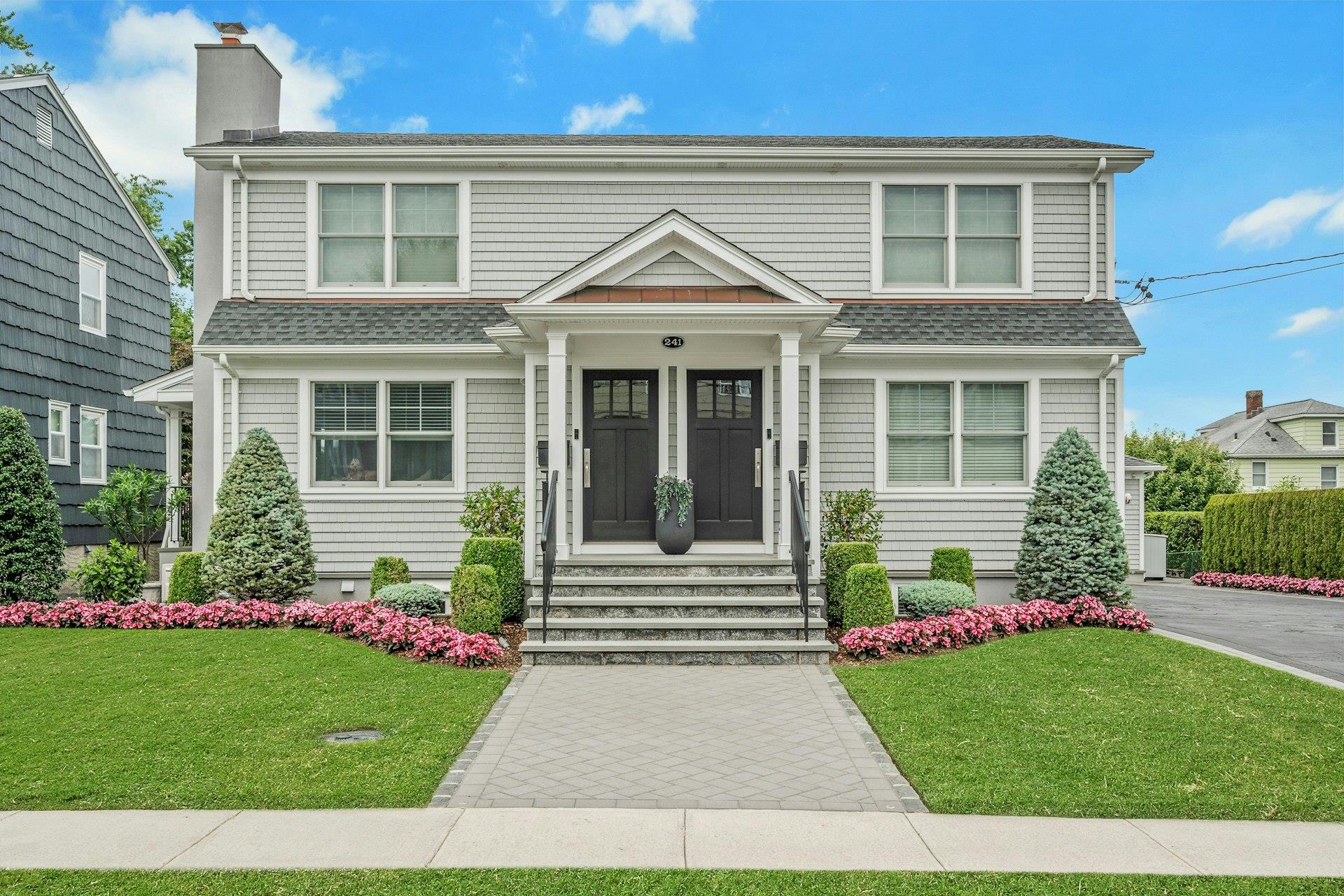 Fabulous 3 bedroom rental with private entrance in pristine condition....