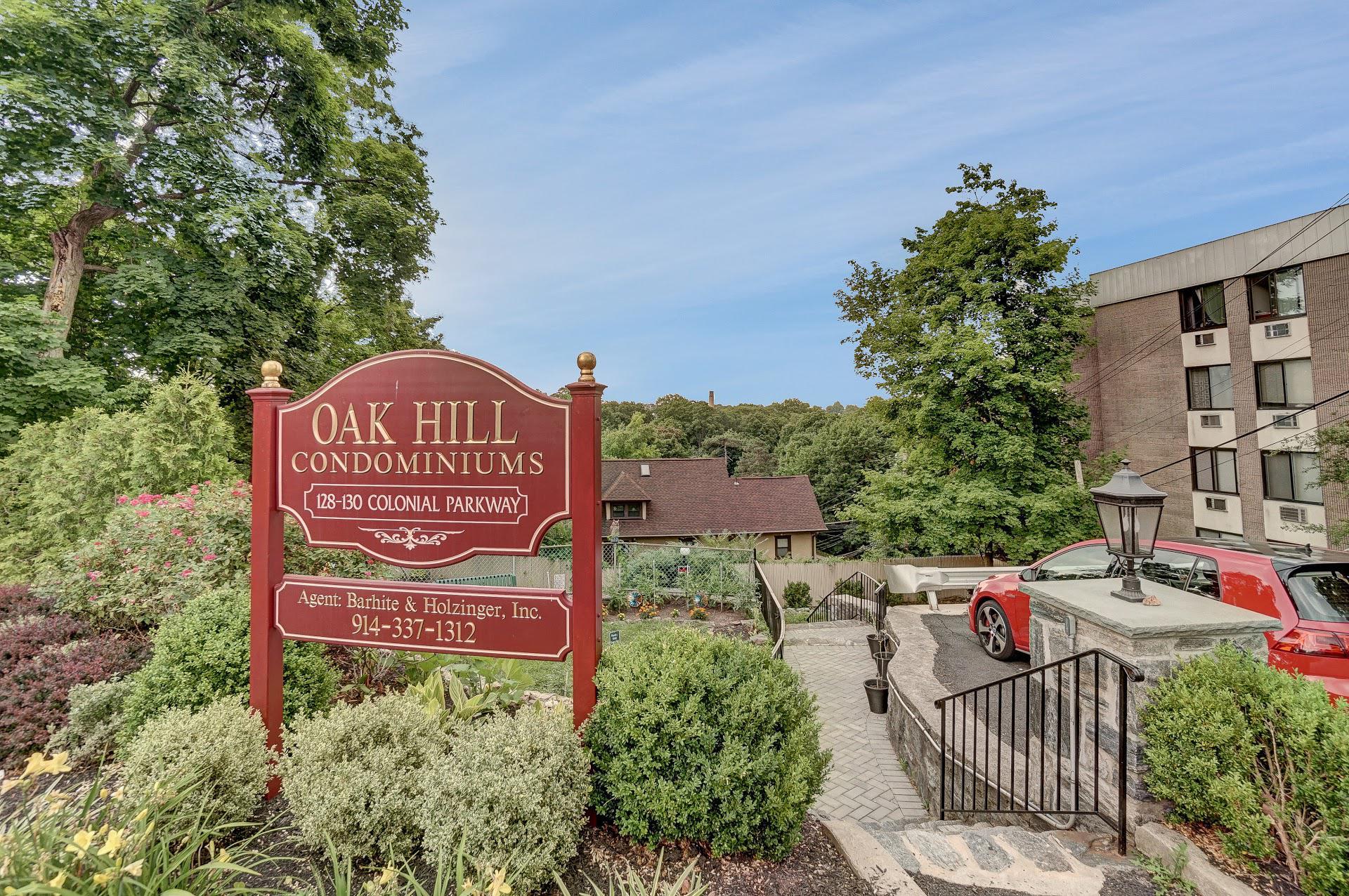Welcome to this spacious and sun-filled condo in the desirable Colonia...
