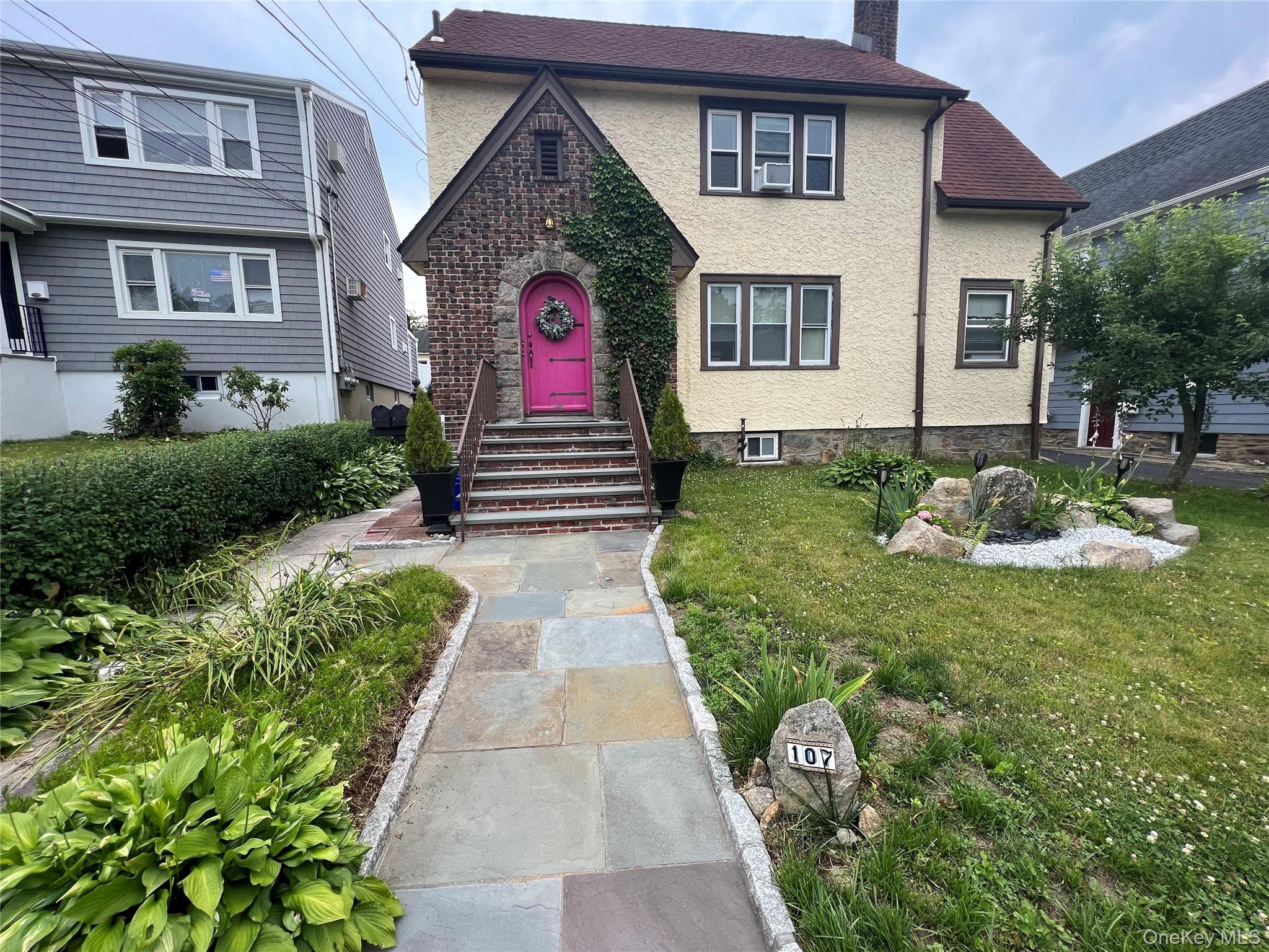 Convenient Location. Close to Railroad, Shop, Park and Parsons Element...