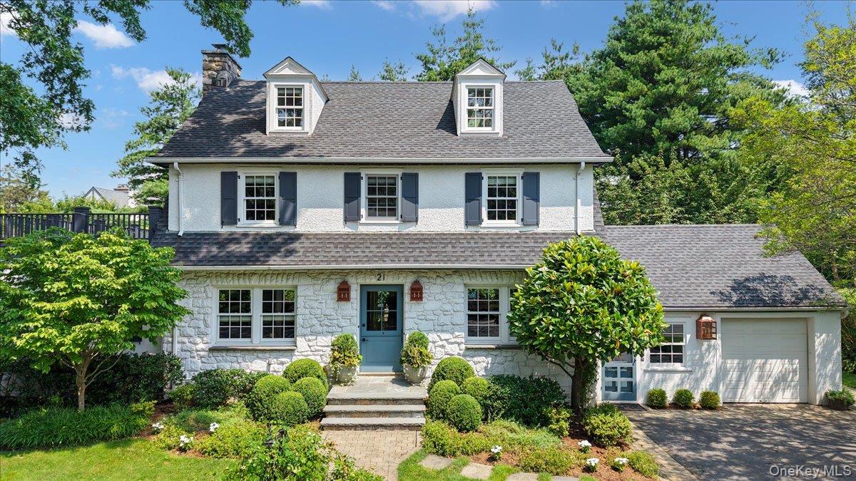 Fully renovated Dutch Colonial set in the premier Larchmont Gardens ne...