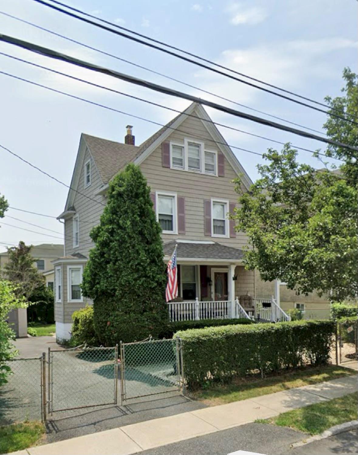 Single family house located in Harrison! This home features 3-full bed...