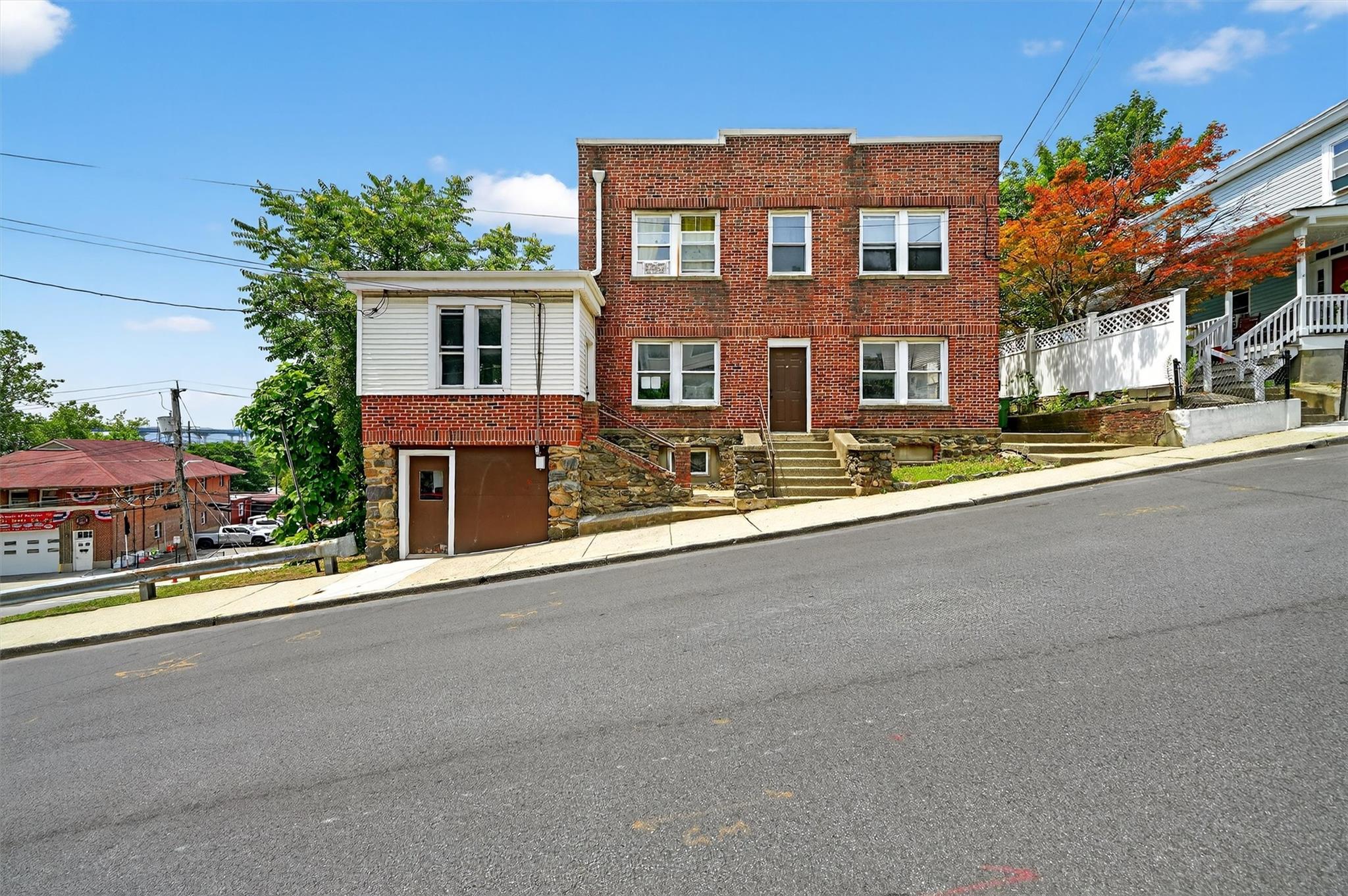 Calling all investors and those seeking the ultimate live/work/invest...