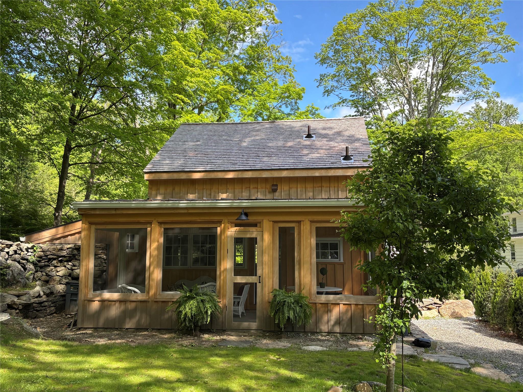 This charming rental cottage is situated in the desirable Yale Farms e...