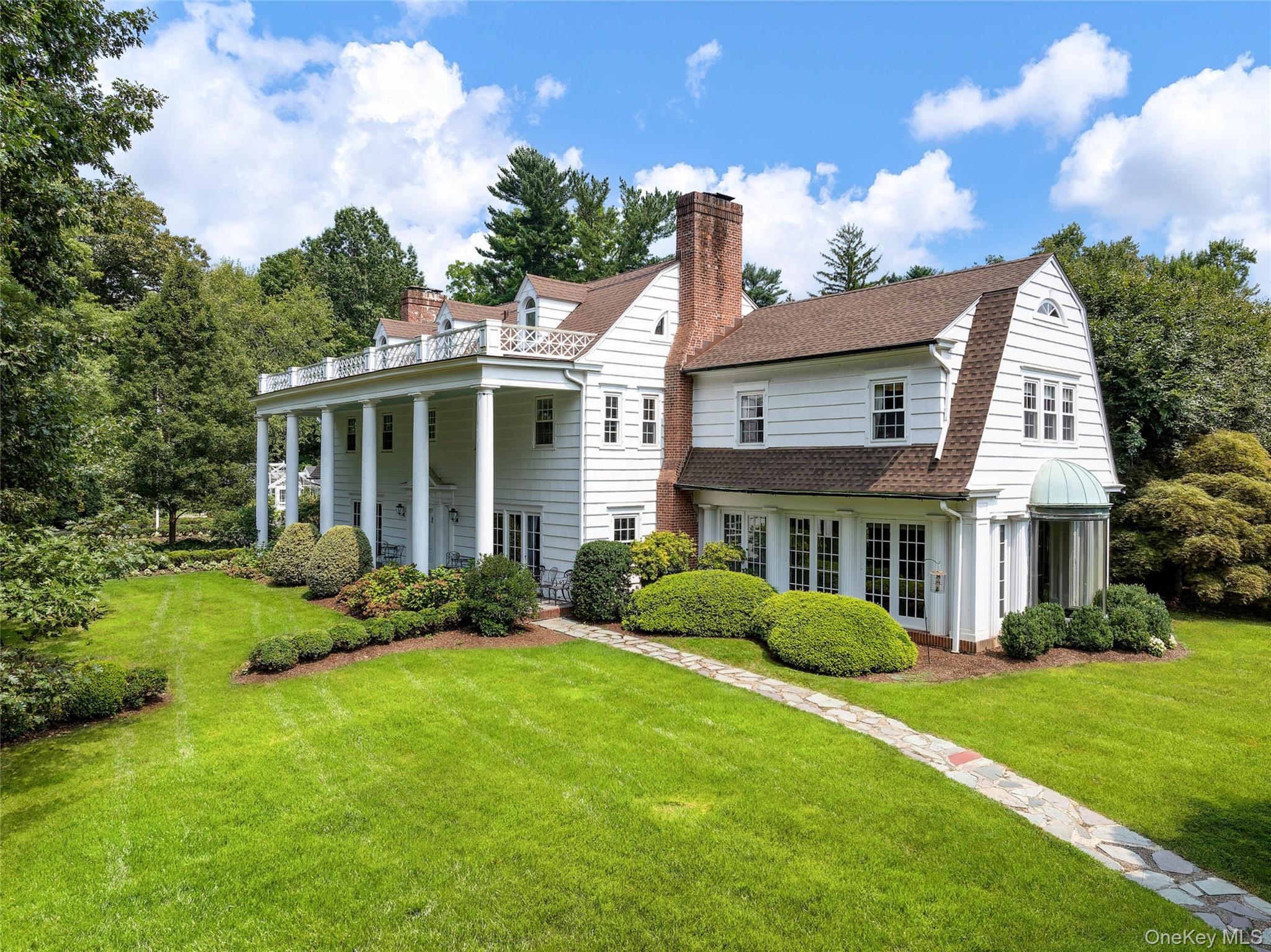 The Essence of Westchester Luxury. A Grand Briarcliff Manor Estate Nes...