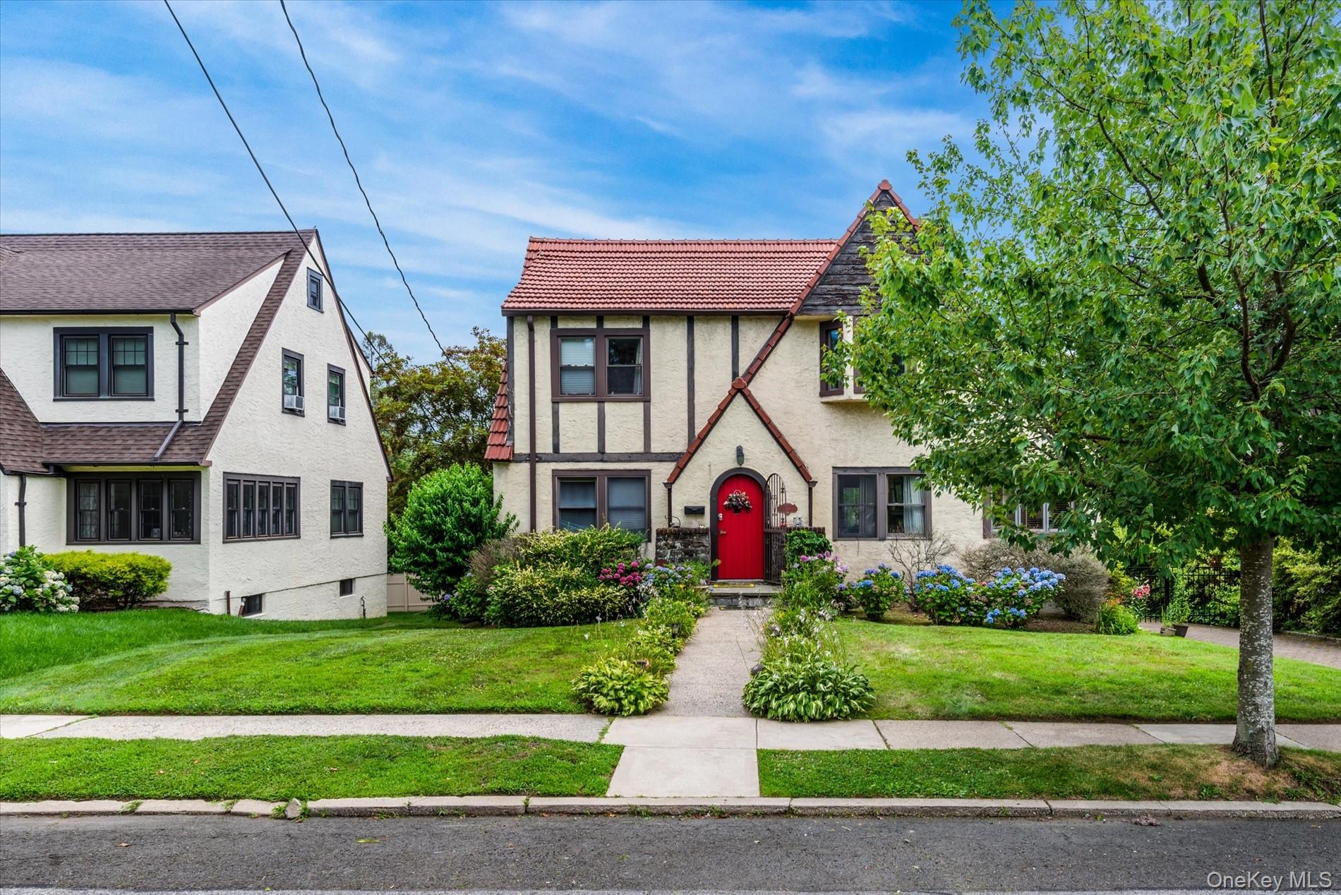 Welcome to 118 Carver Terrace (legal address is 112 Carver Terrace) ,...