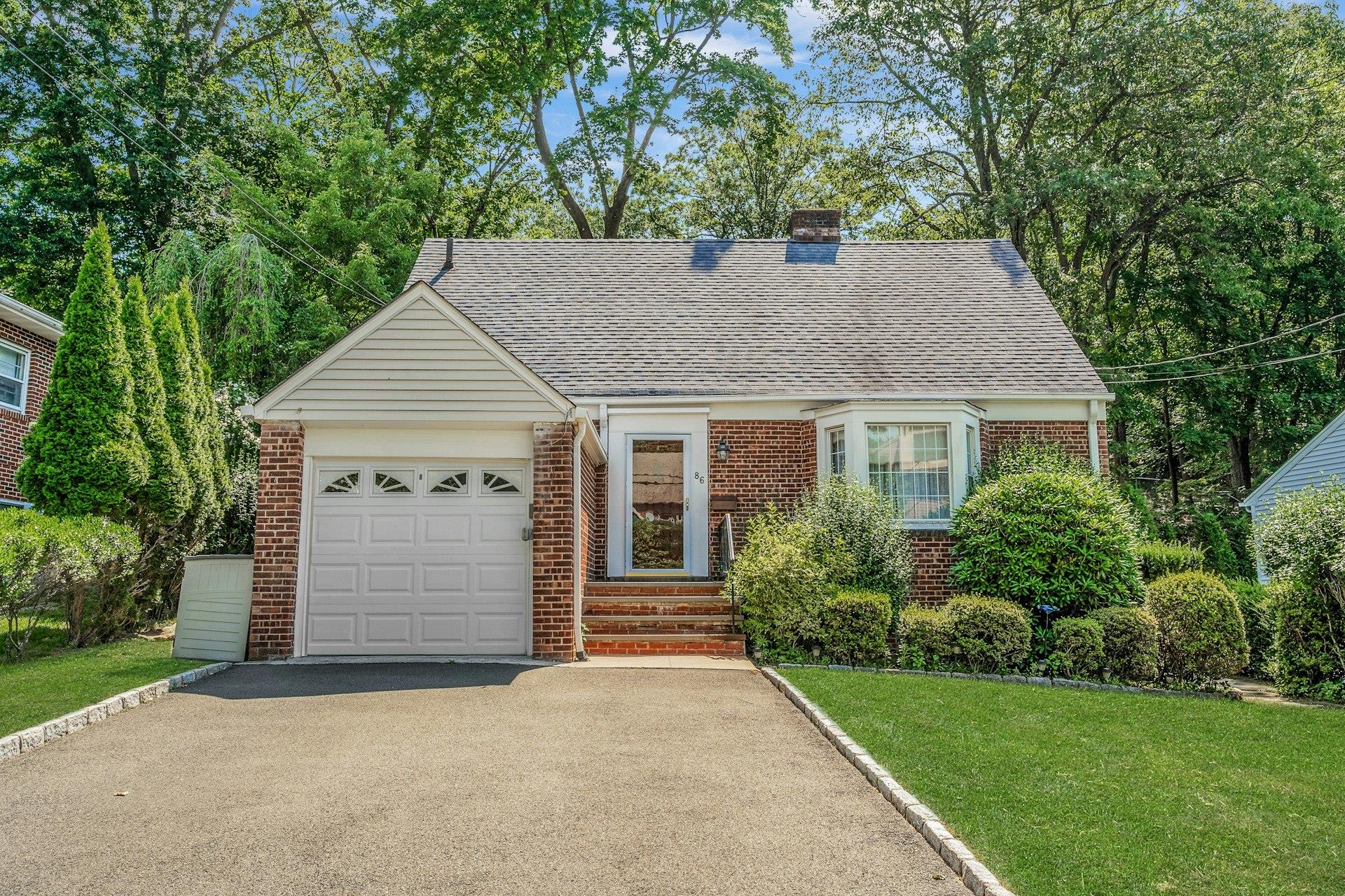 Welcome to 86 Briary Rd.! Make this charming home your own. Well maint...