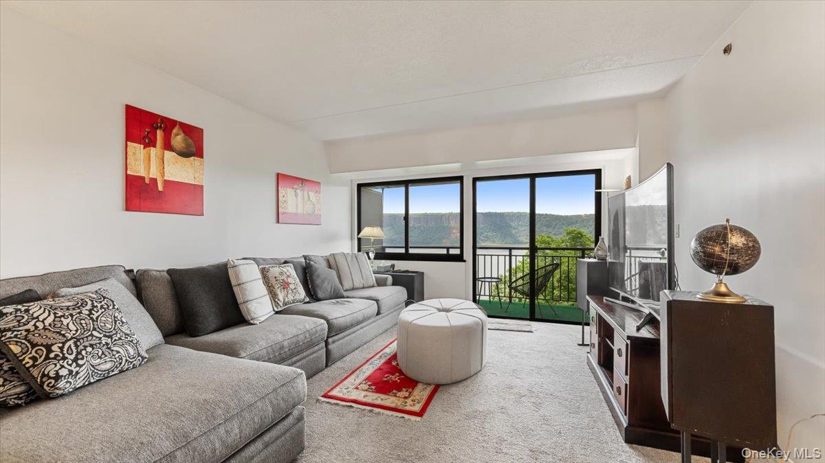 Stunning 9th-floor apartment at The Riverwatch, one of Westchester’s m...