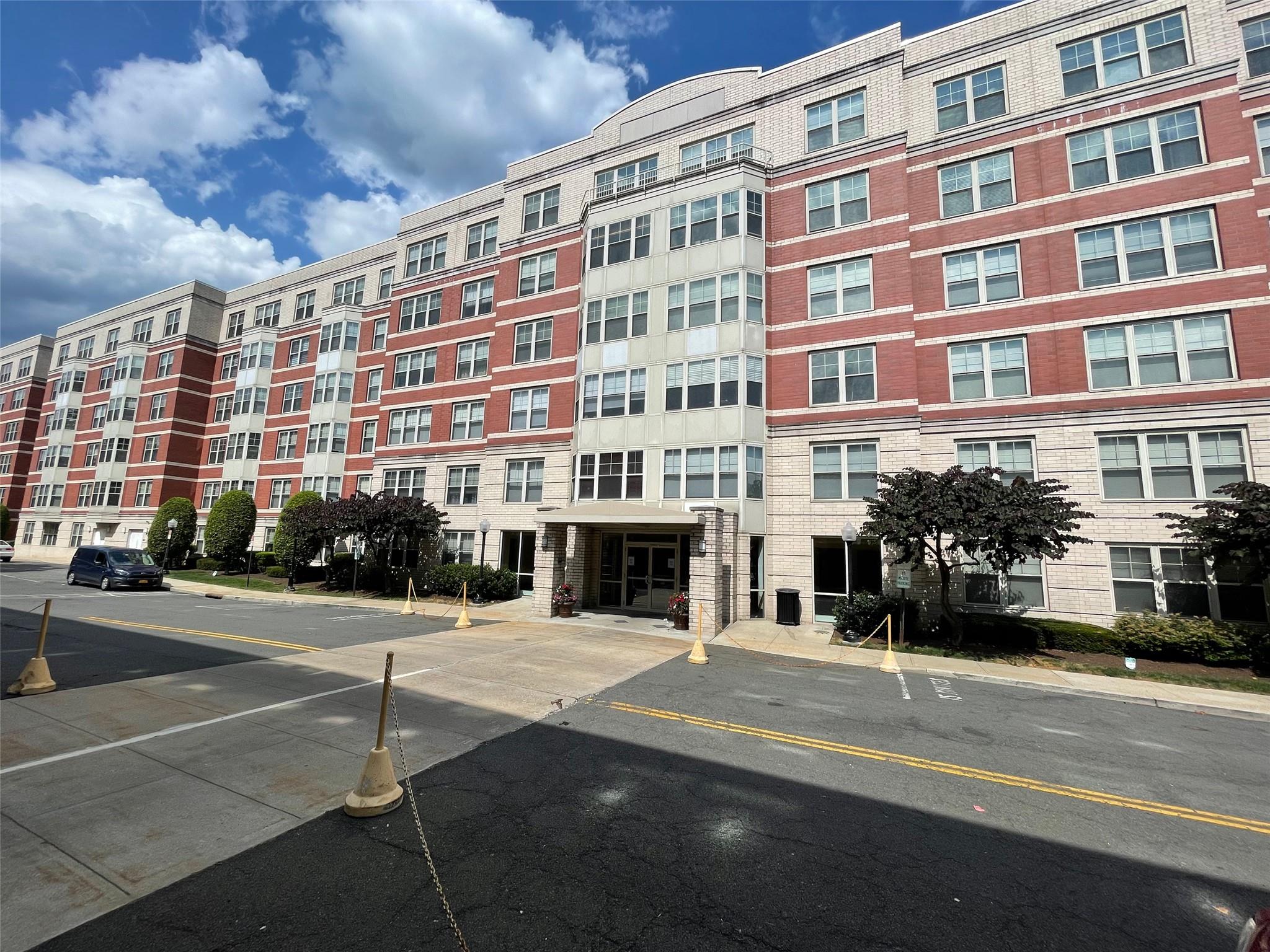 Open layout, high floor open city view with Eastern exposures through...