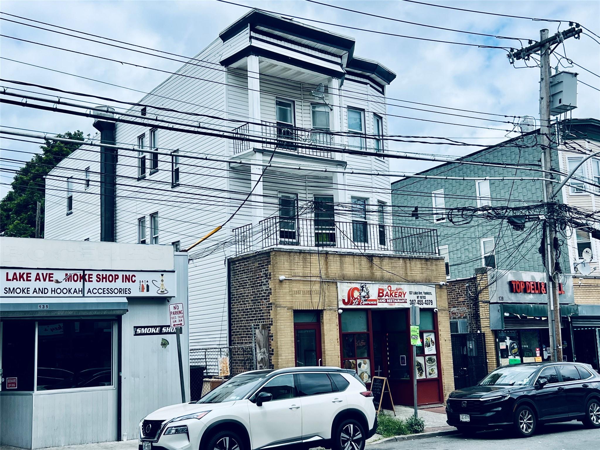 Convenient location for a one bedroom/Studio apartment on third floor....
