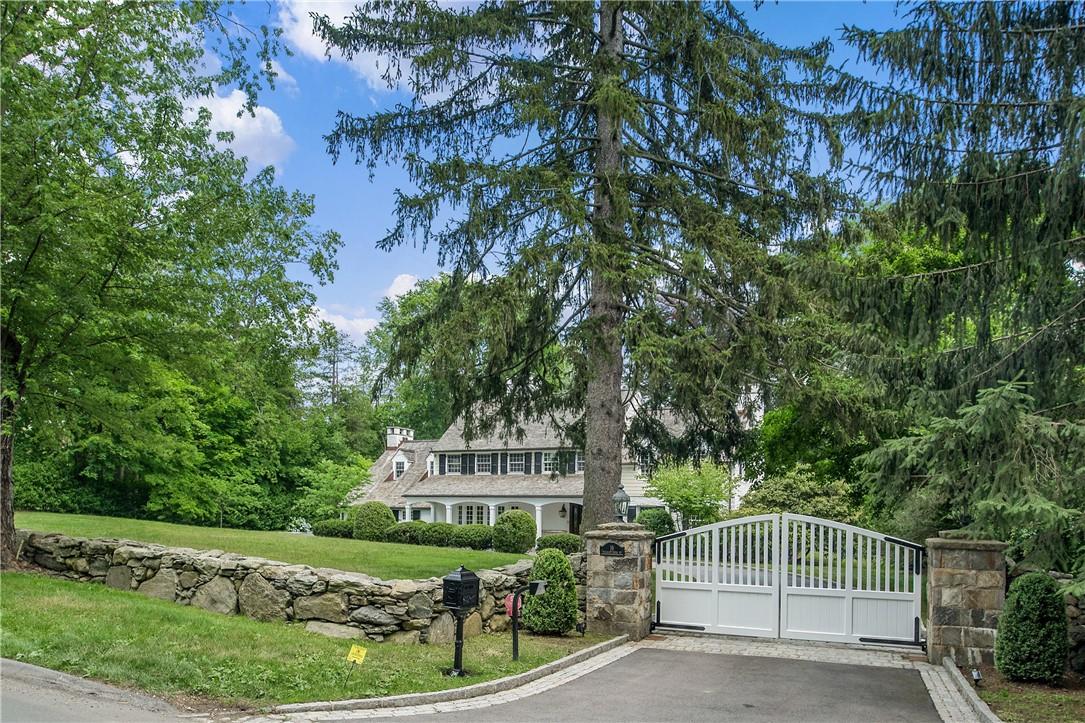Sterling Ridge Rental....Drive through the beautiful solid wood gates...