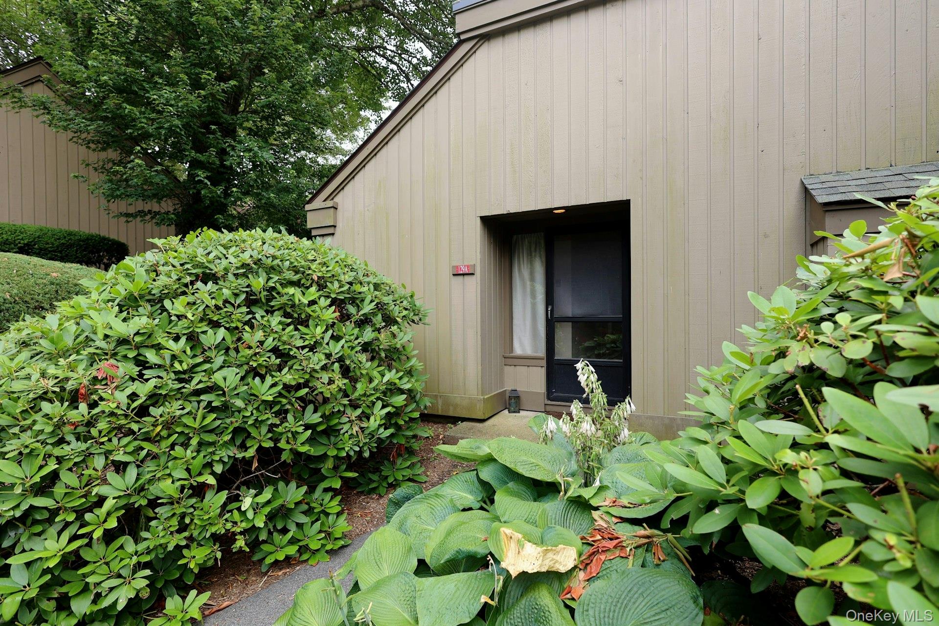 Live the resort lifestyle at Heritage Hills! This charming, bright, an...