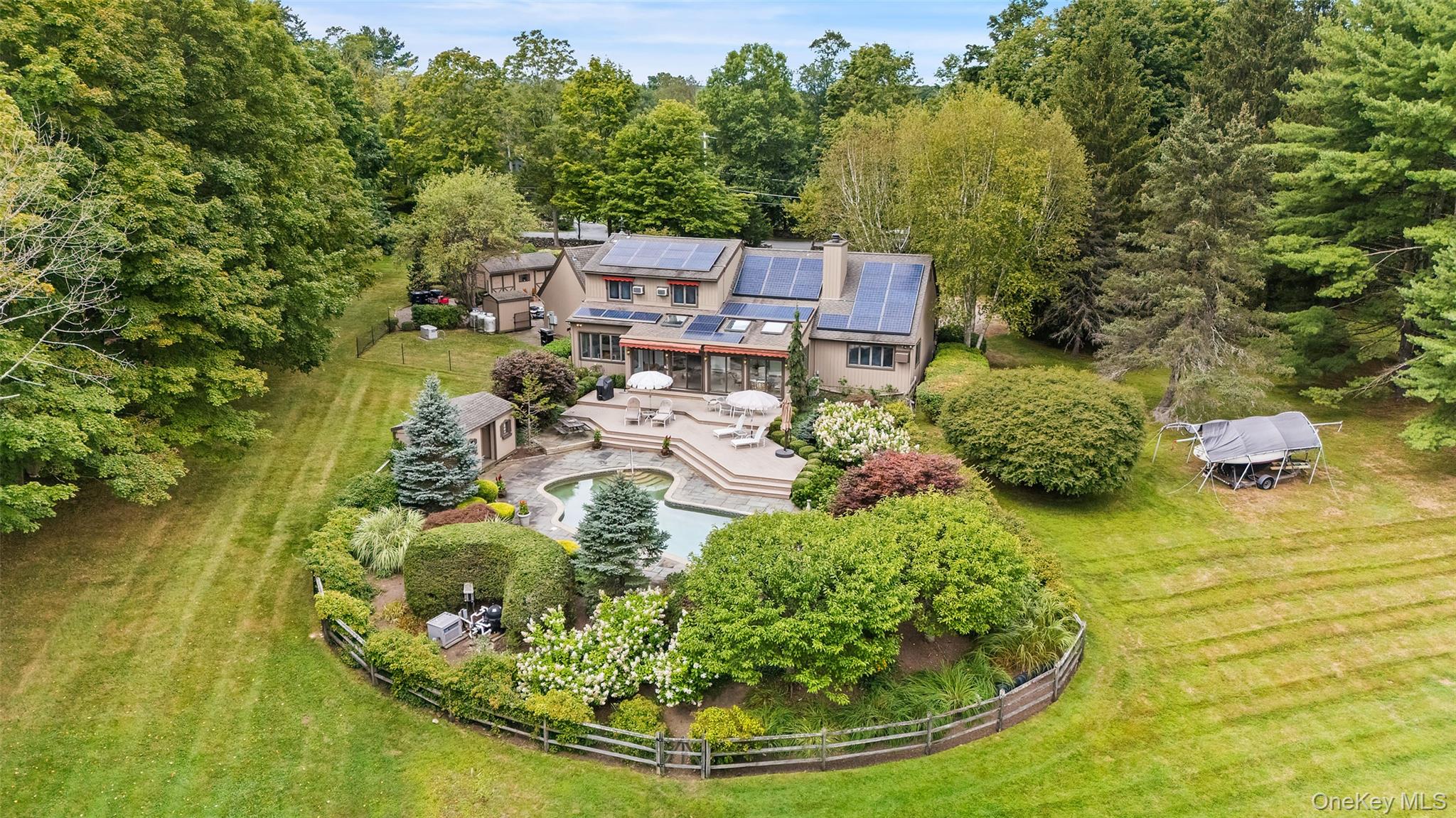 Wonderful custom built contemporary home in the heart of historic Wacc...