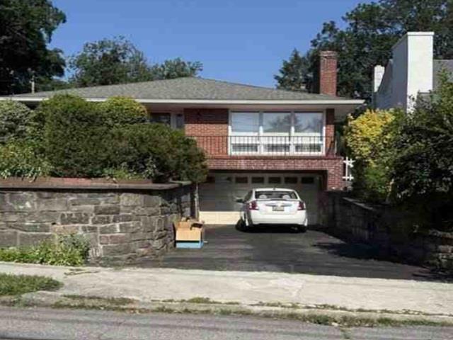 Looking for a great opportunity? Look no more! This property has tons...