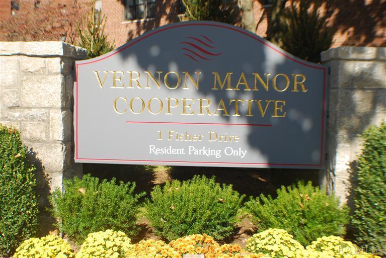 Welcome to Vernon Manor. This well-maintained 1-bedroom, 1-bath unit o...