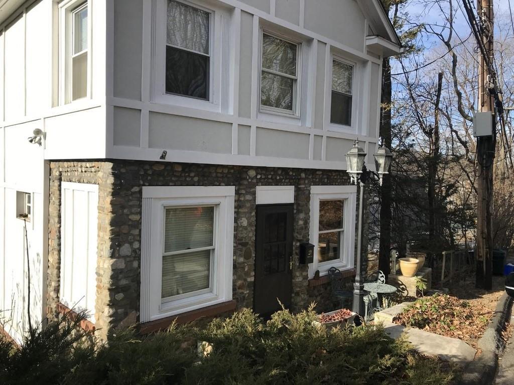 Available for immediate occupancy ! Great way to move in this communit...
