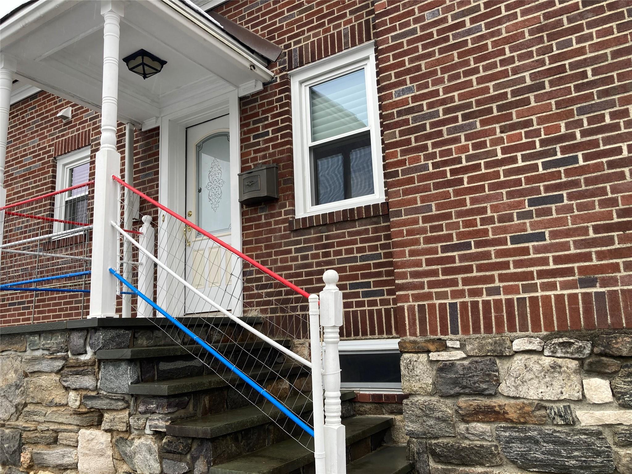 Sunny, Renovated Jr. 4, 2nd floor apartment. Modern Kitchen with Thoma...