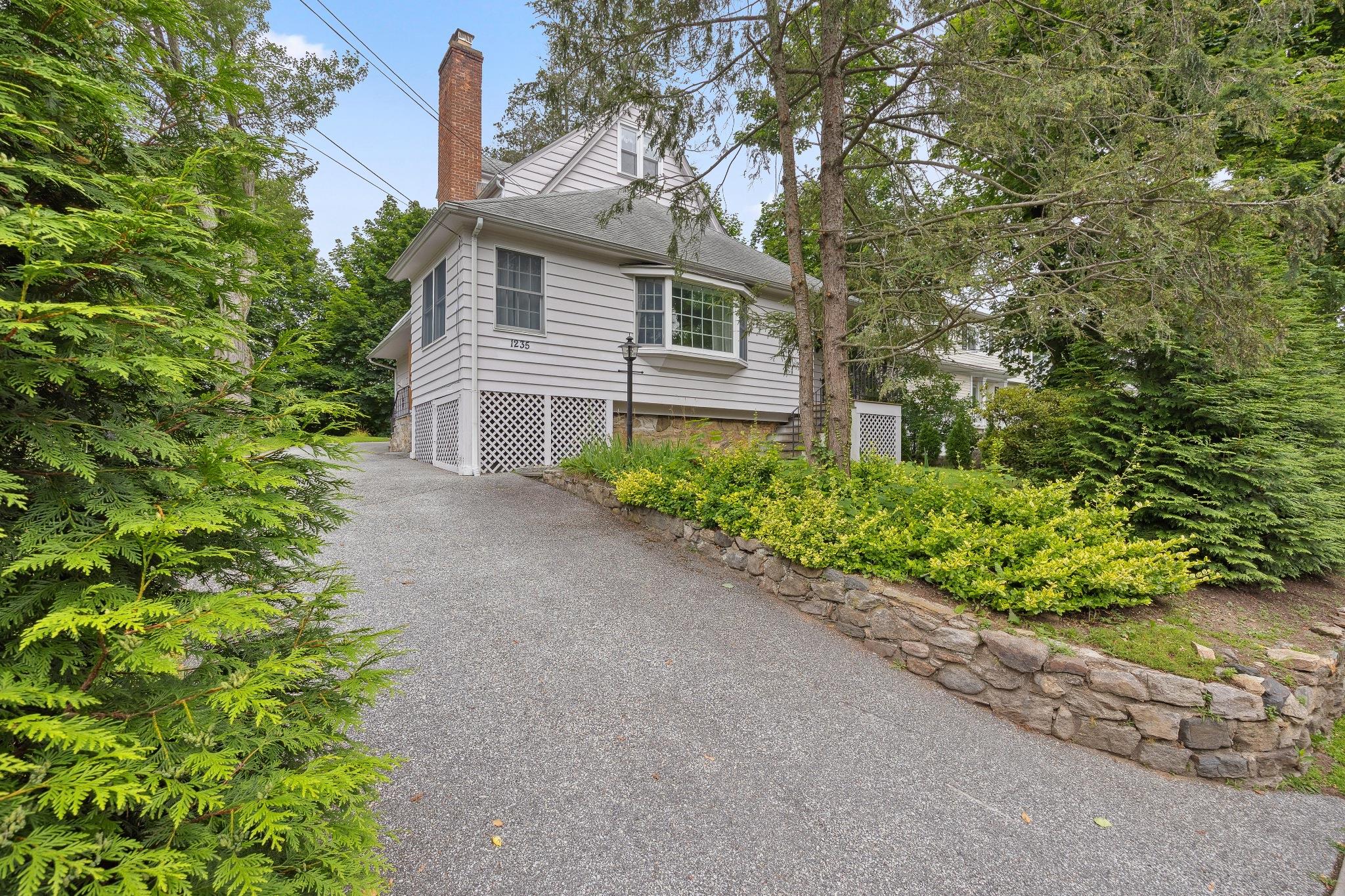 For rent in the desirable Greenacres neighborhood, this spacious and s...