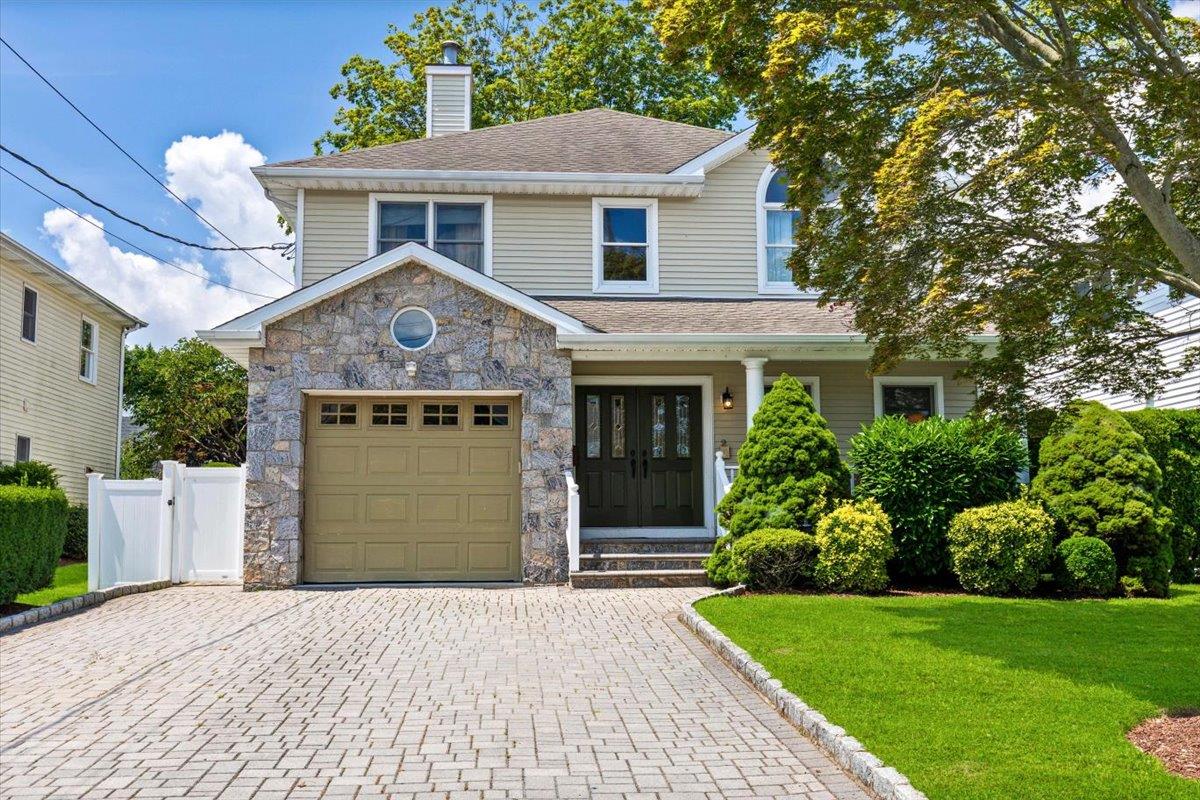 CHARMING EASTCHESTER GEM:  Your Dream Home Awaits!

Welcome to 2 Ridge...