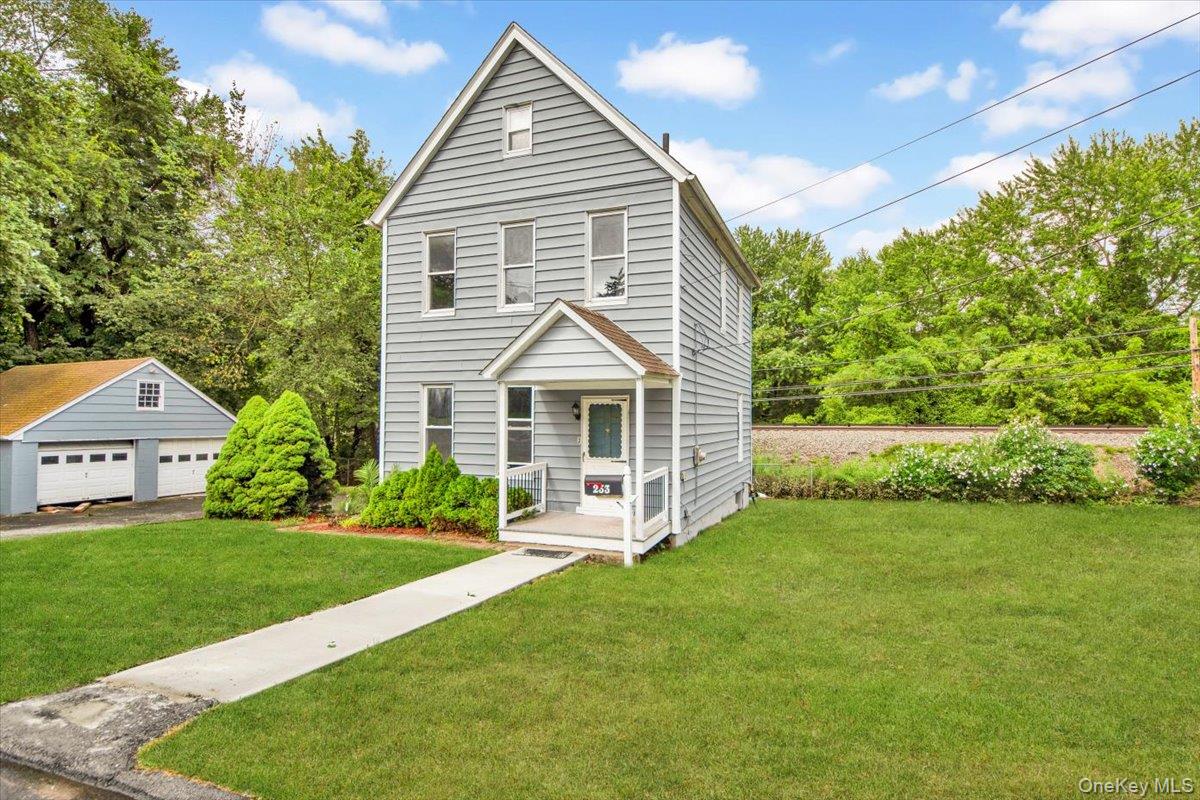 This newly renovated single-family residence features 3 spacious bedro...
