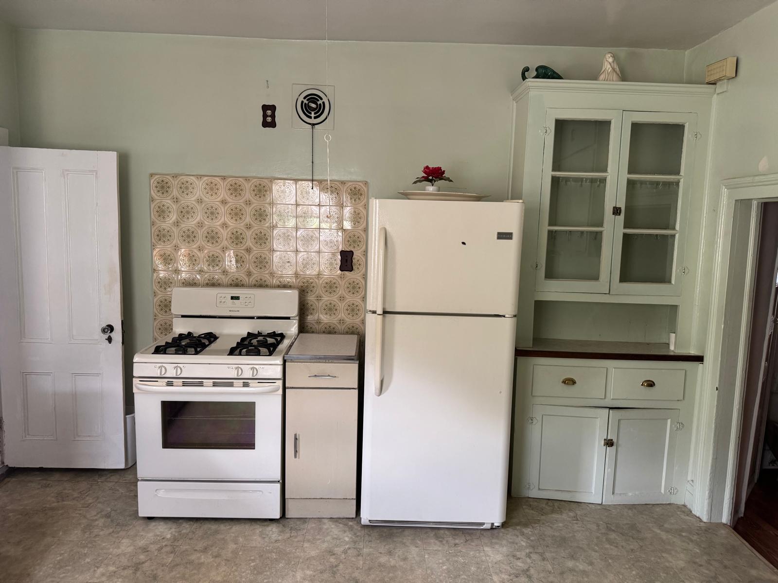 Lovely and spacious 3-bedroom, 1-bath apartment available for rent in...