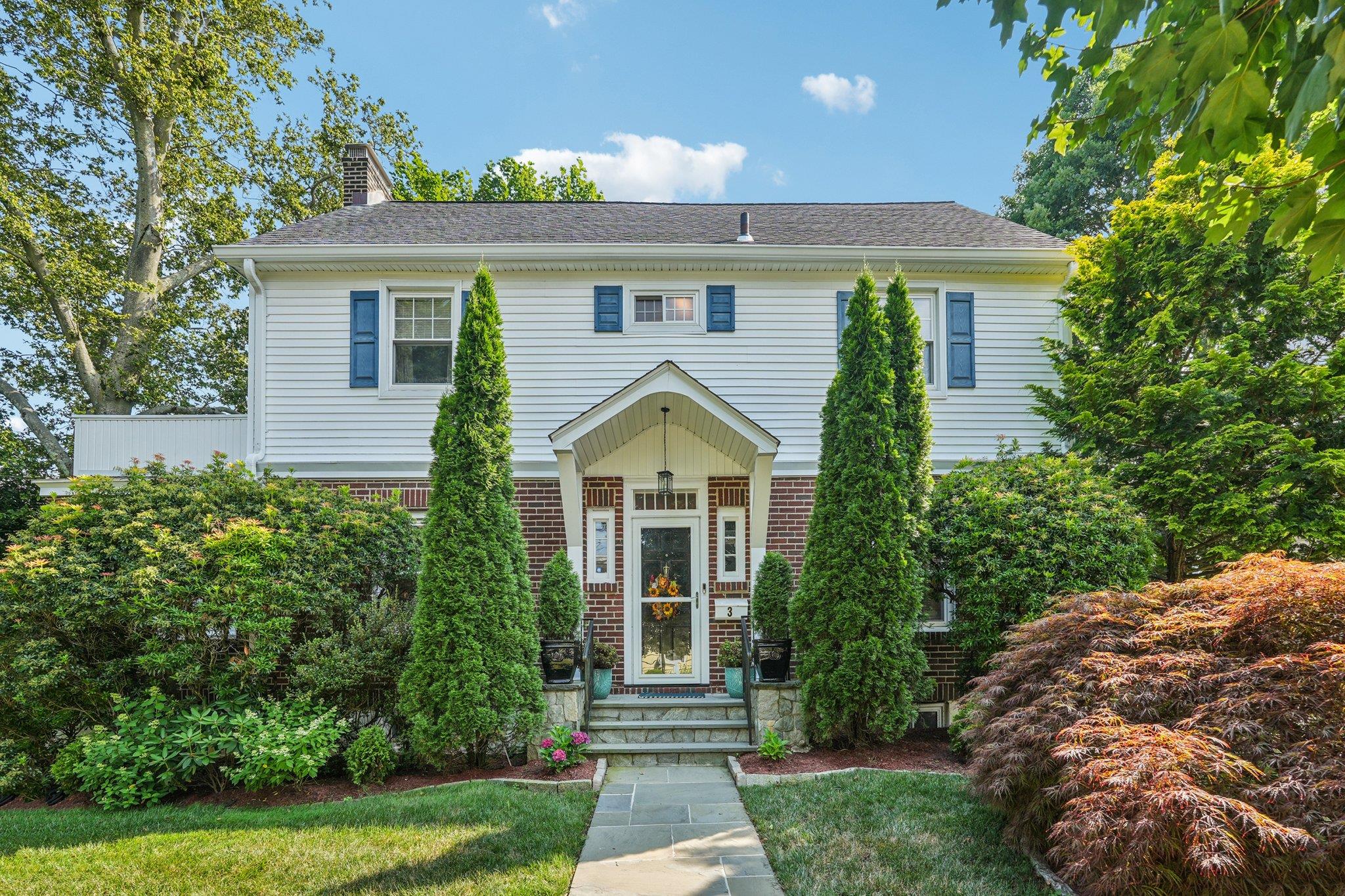 Located in the Highlands district, this spacious and versatile four-be...