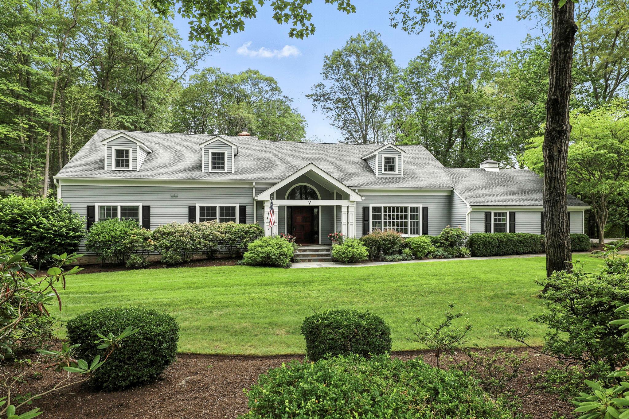 Welcome to 7 Purdy Court – A Rare Find in Briarcliff Manor.  Experienc...
