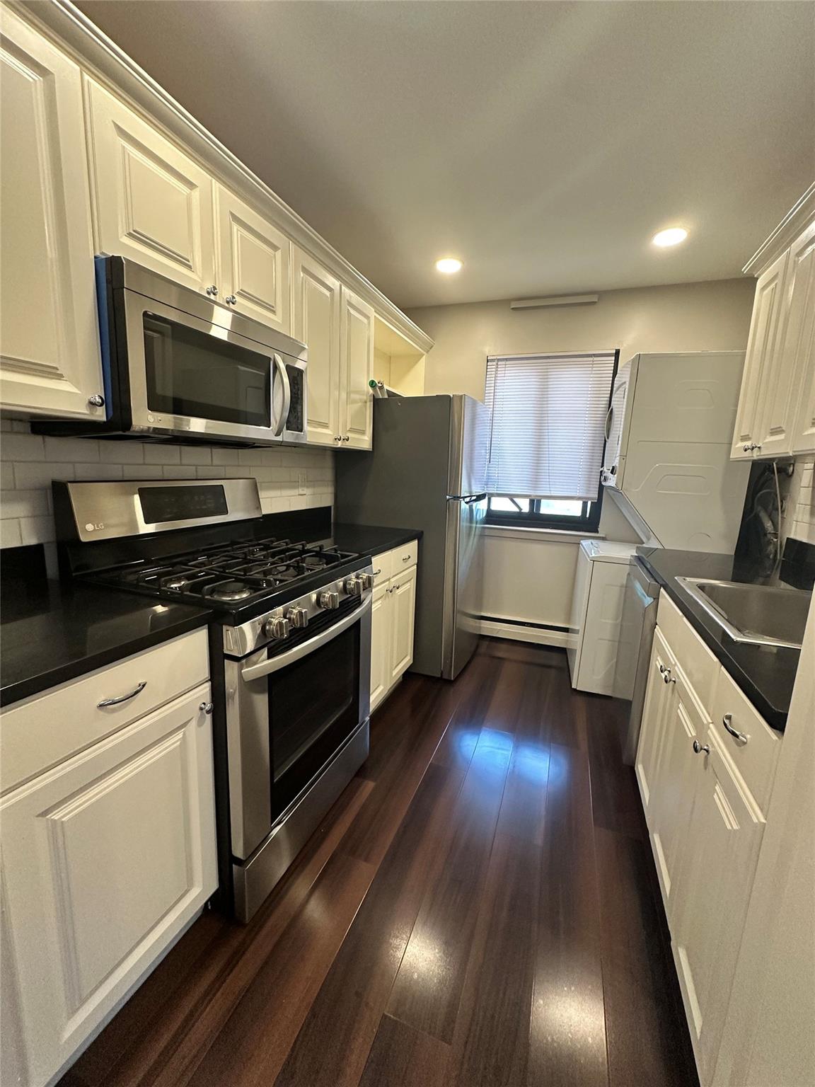 Fabulous 3BR/3BA Duplex Condo – Walk to White Plains Train Station!
We...