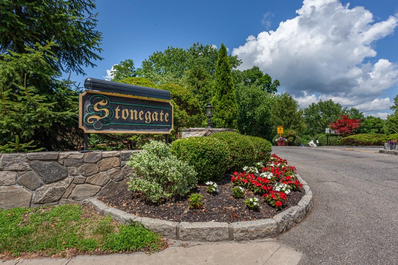 Welcome to Stonegate!
Step into comfort and convenience in this charmi...