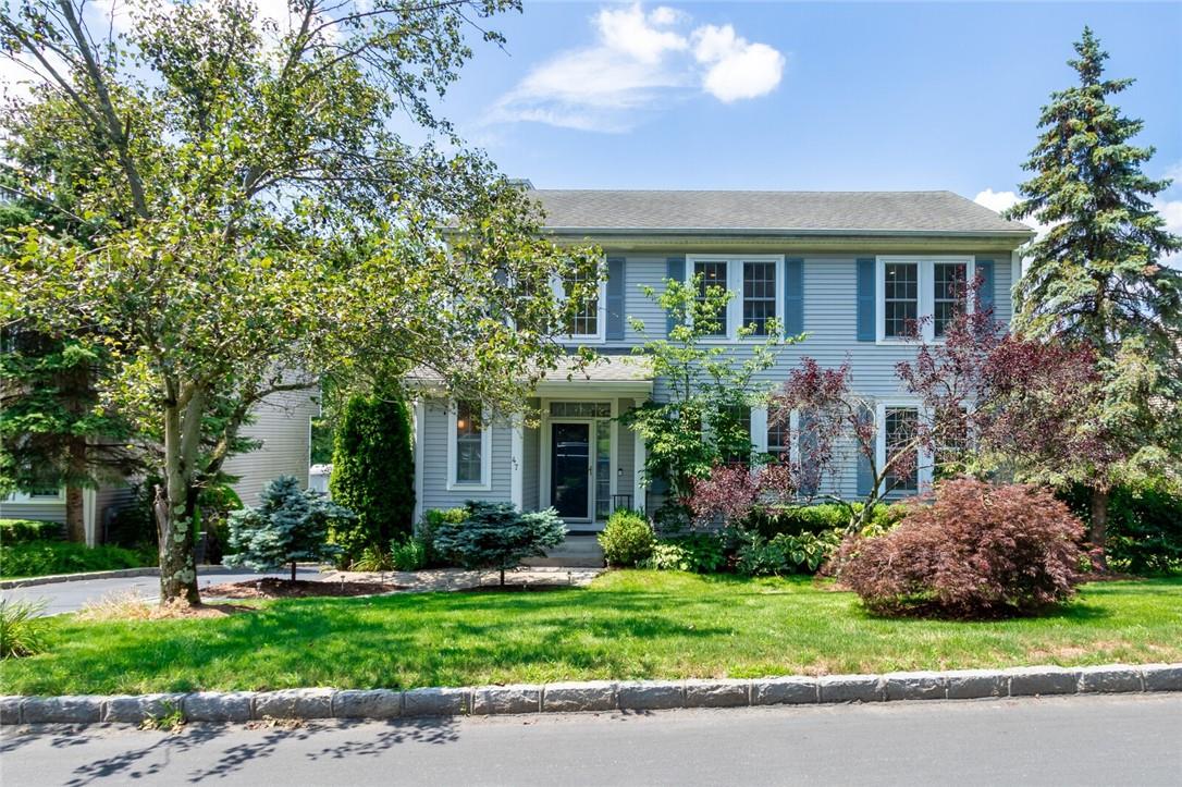 Move right in to this bright and completely renovated Spring Tide Colo...
