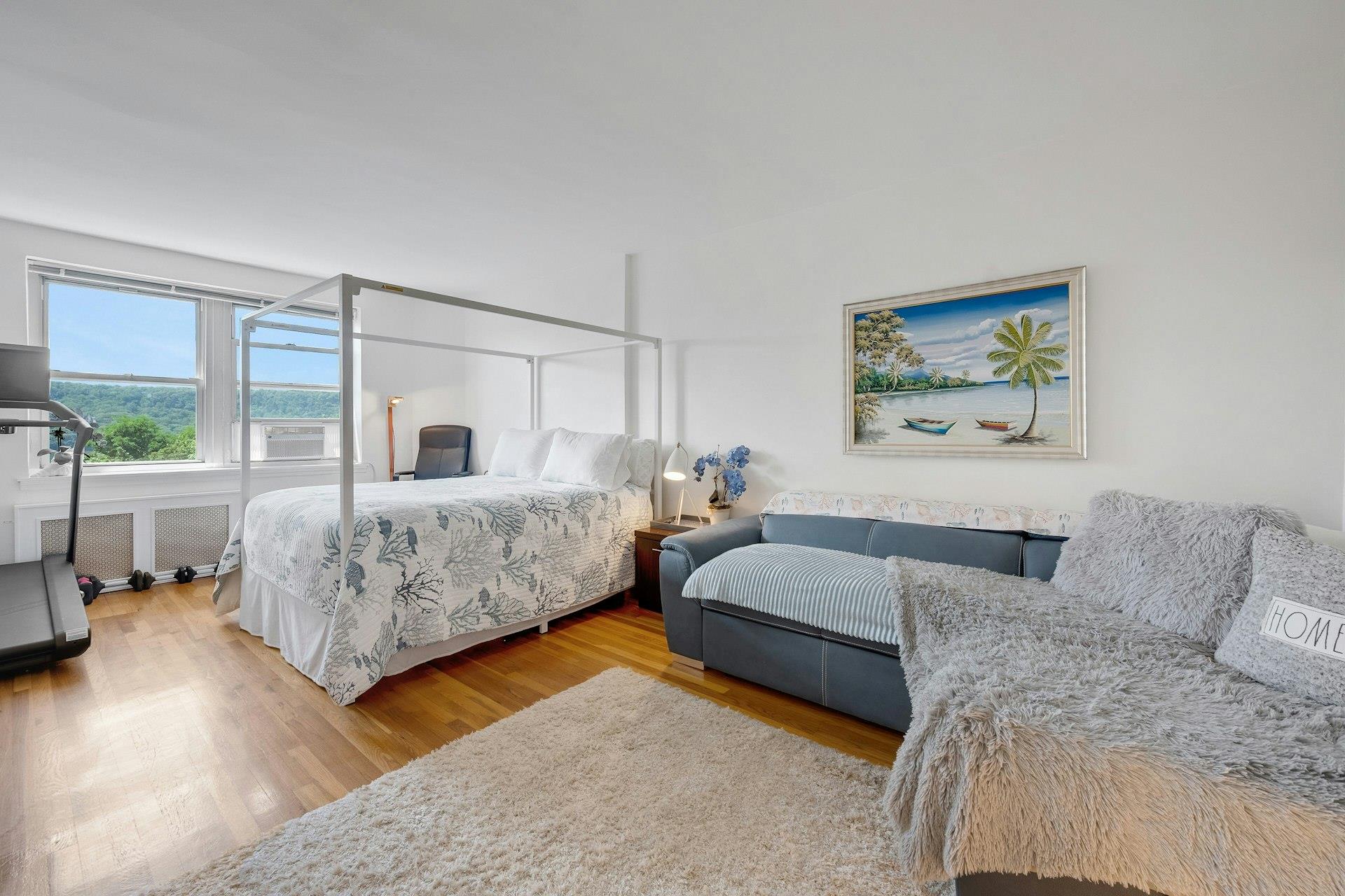 Impeccably Renovated 2-Bedroom with Unmatched Hudson River Views

Step...