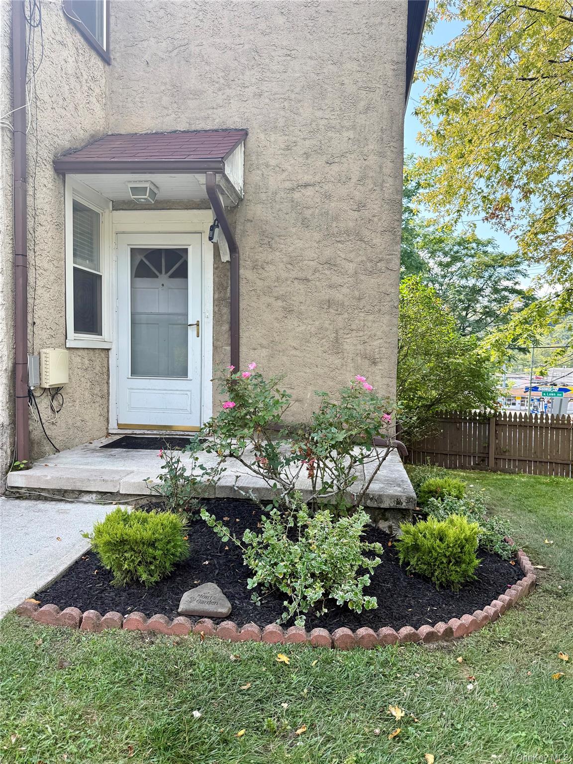 Great chance to nab this charming co op for easy living!1 bedroom, 1 f...