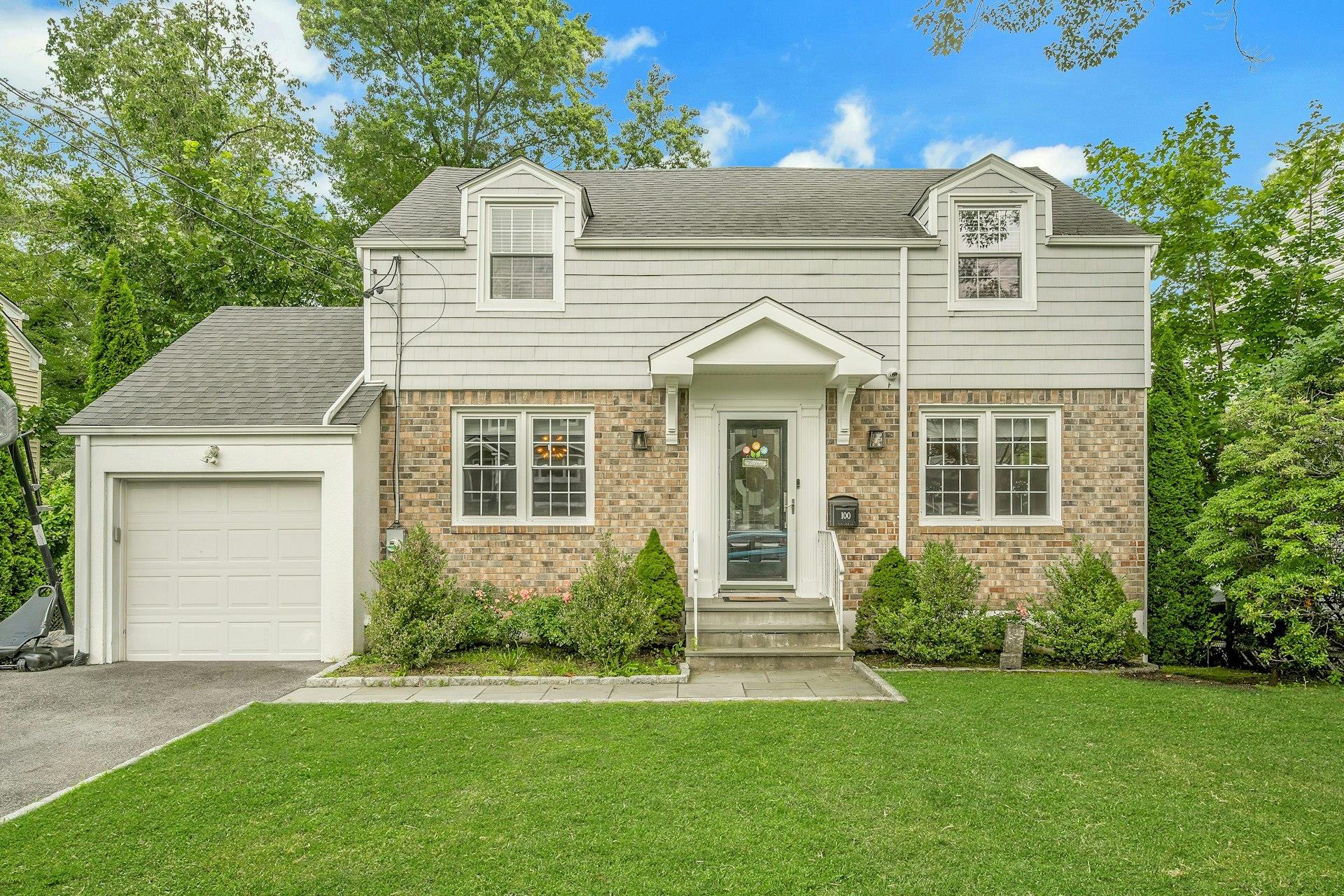 This beautiful and spacious 3/4 bedroom turn-key sun-drenched Colonial...