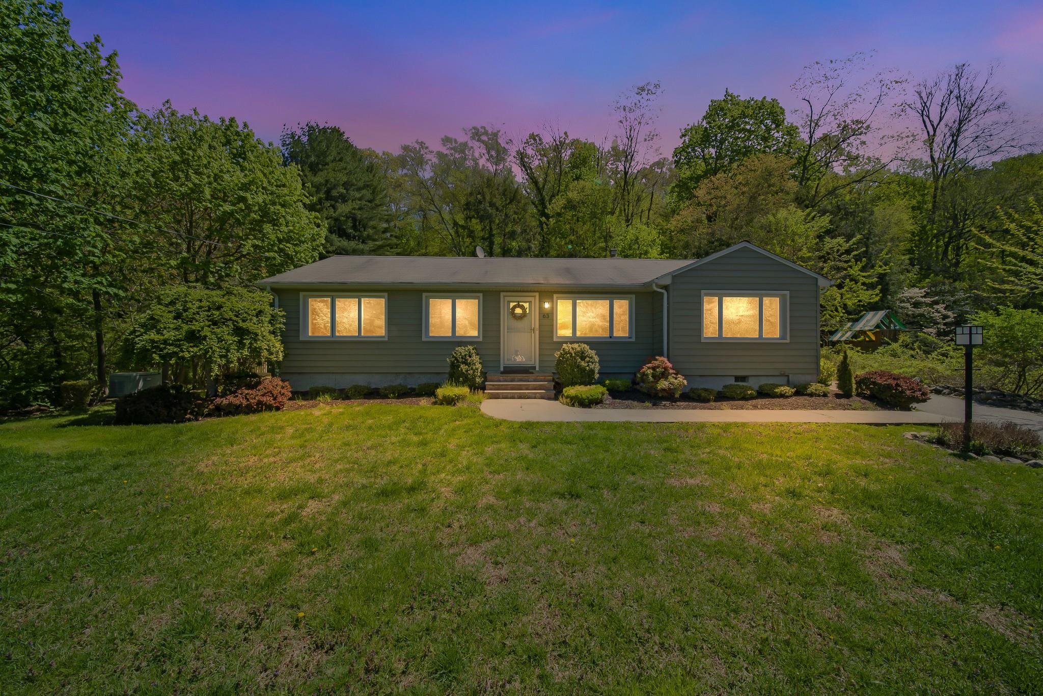 Prime Location in Meadow Park – Walk / Short Distance to Everything!...
