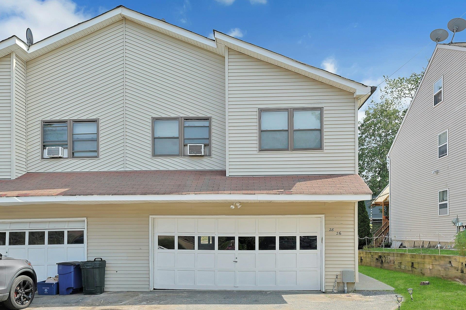 EXCEPTIONAL Ossining legal 2 family: Unbeatable Location near the bust...