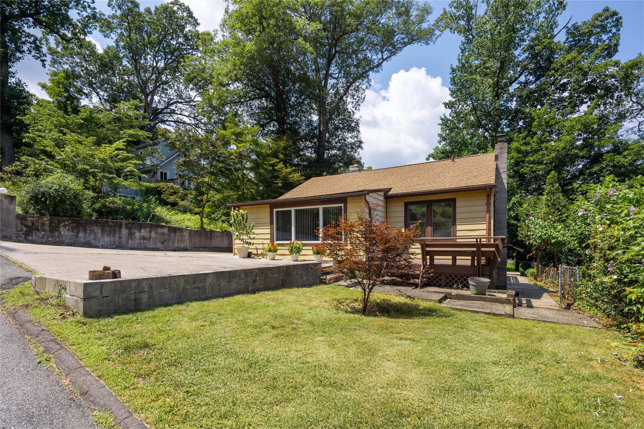 One level living in this adorable 3 bedroom, 1 bath ranch style home w...