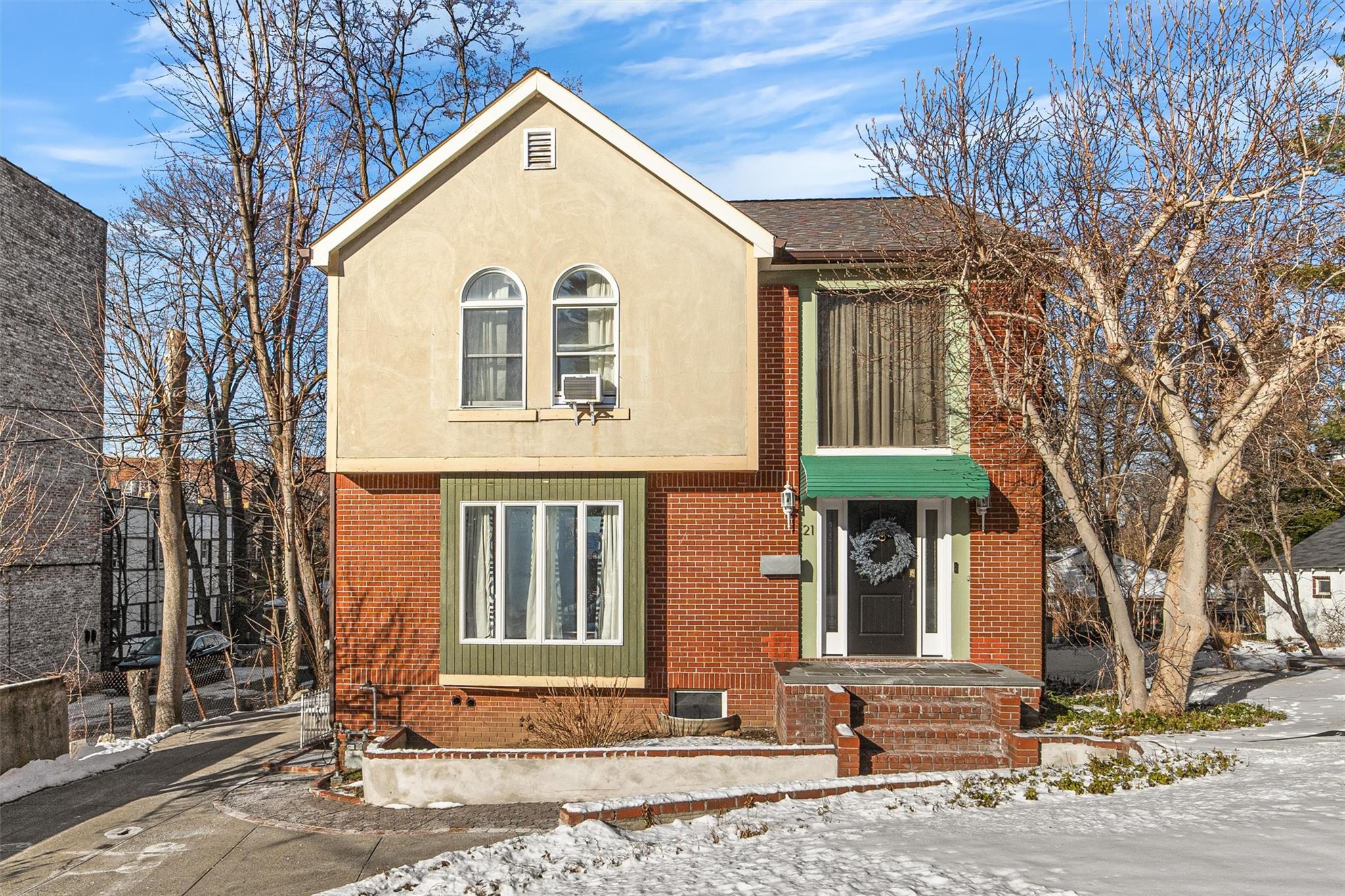 This sophisticated 3-Bed/3.5-Bath home was meticulously renovated and...