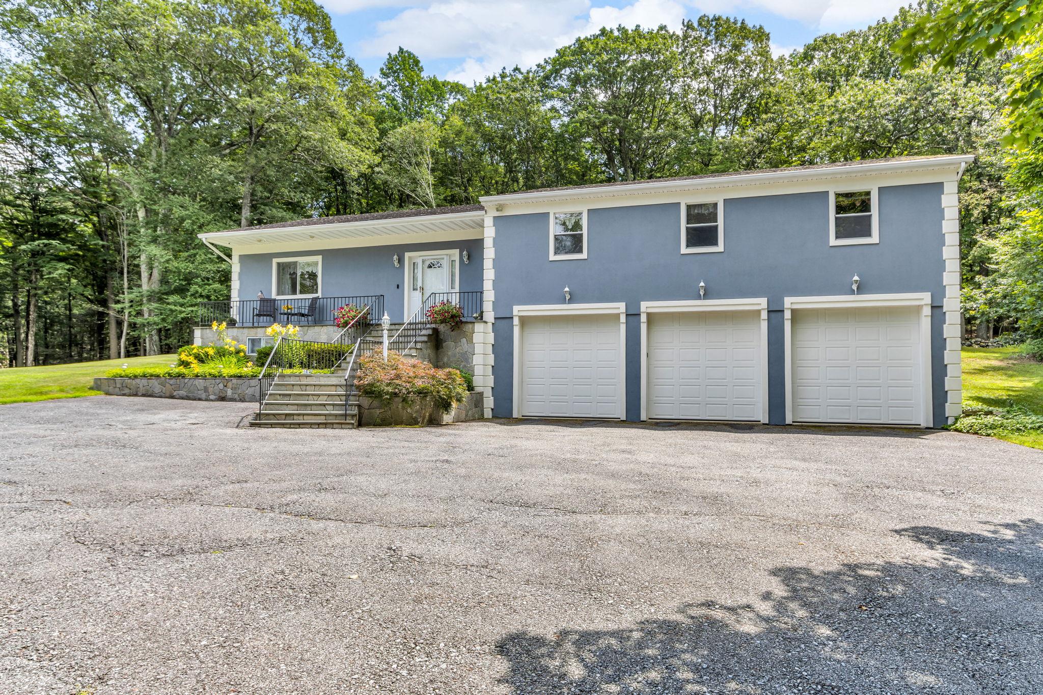 Awesome Ranch lives like 3 bedrooms with Mediterranean Flair. Distingu...
