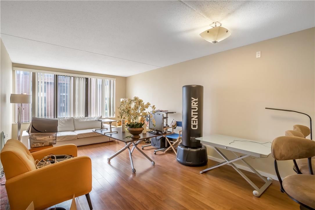 Welcome to The Seasons. This apartment is conveniently located within...