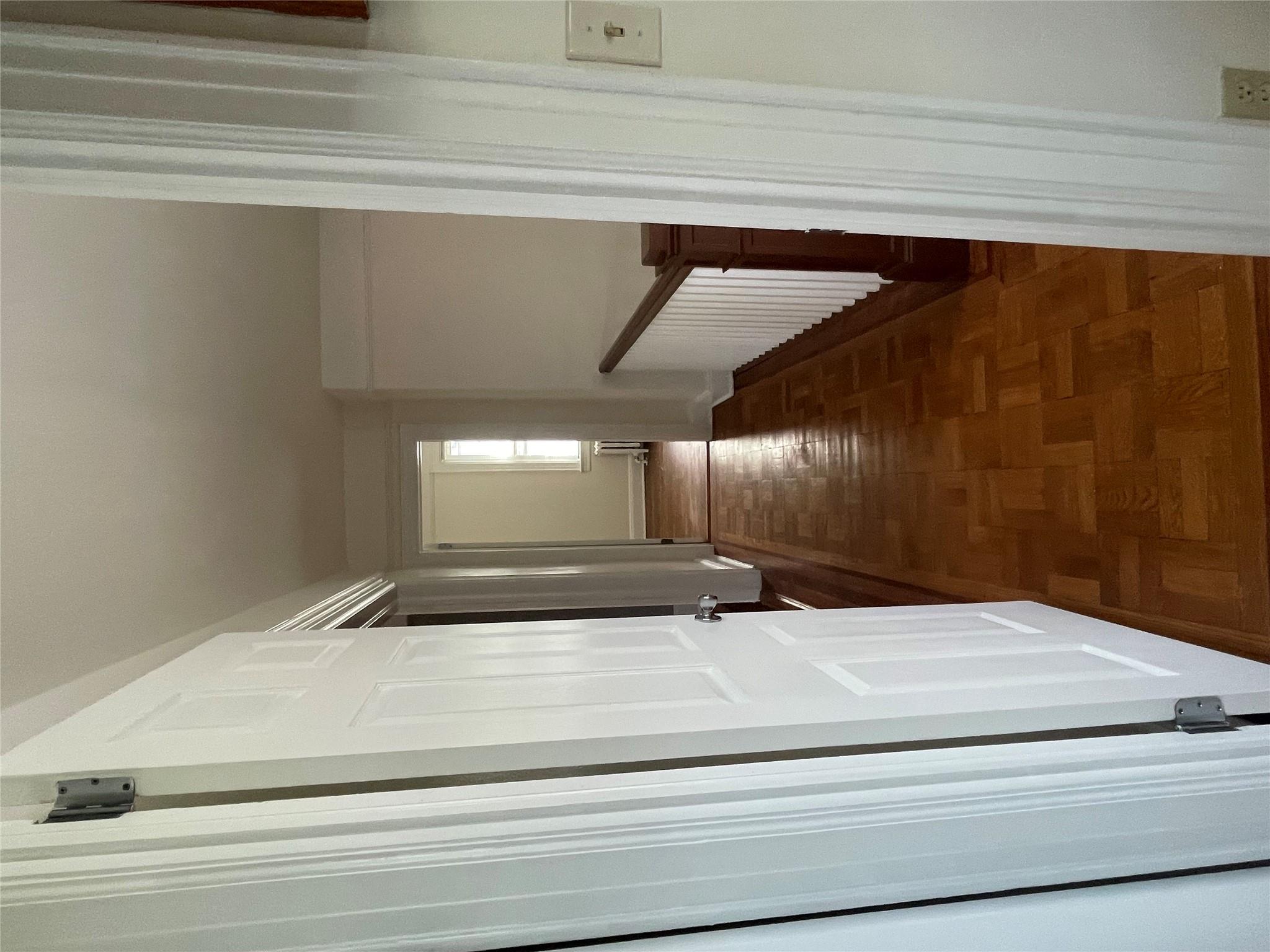 Welcome to this charming and very spacious 4 bedroom apartment in the...