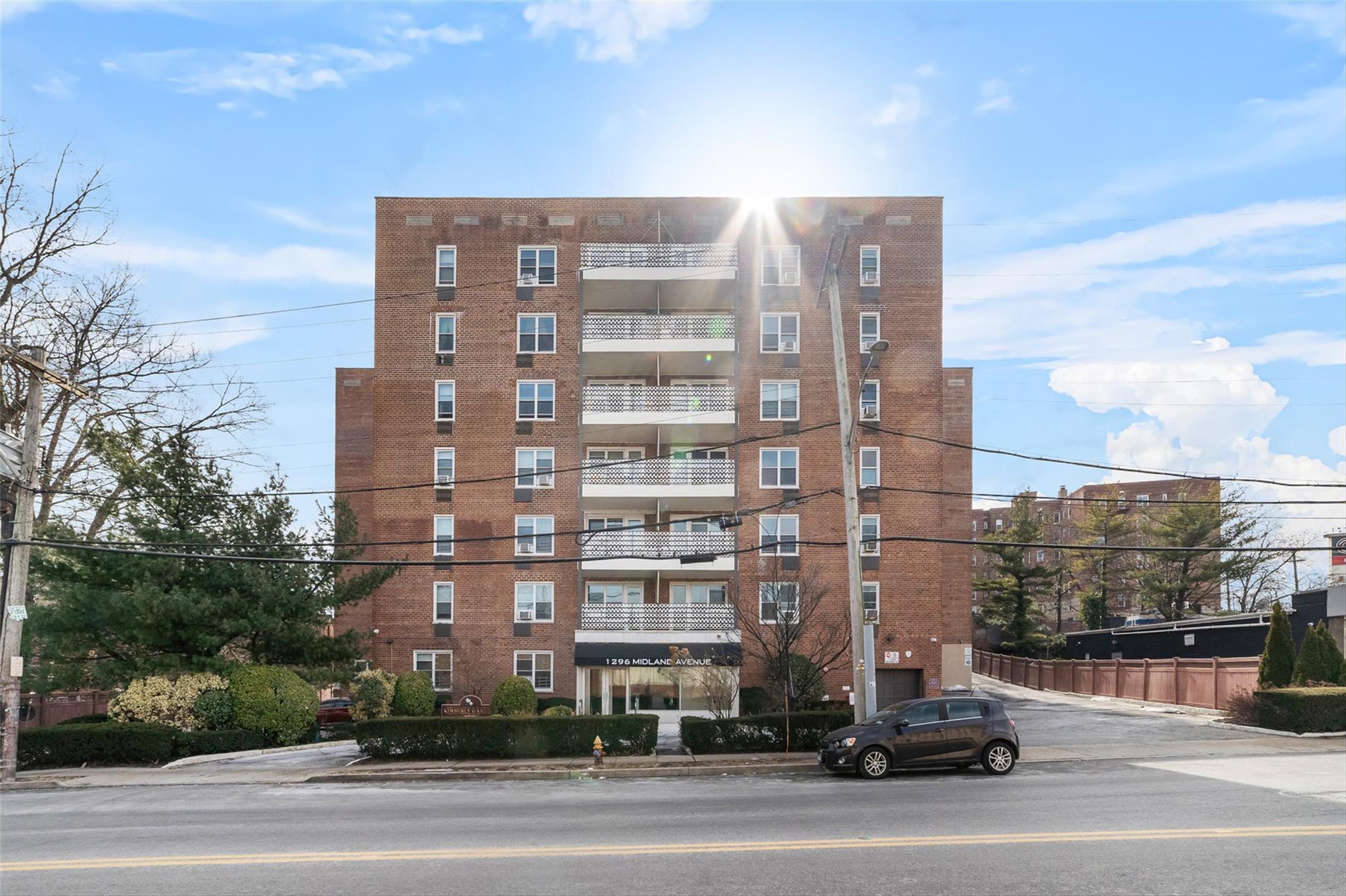 Step into the market property with ease in this charming 1-bedroom apa...