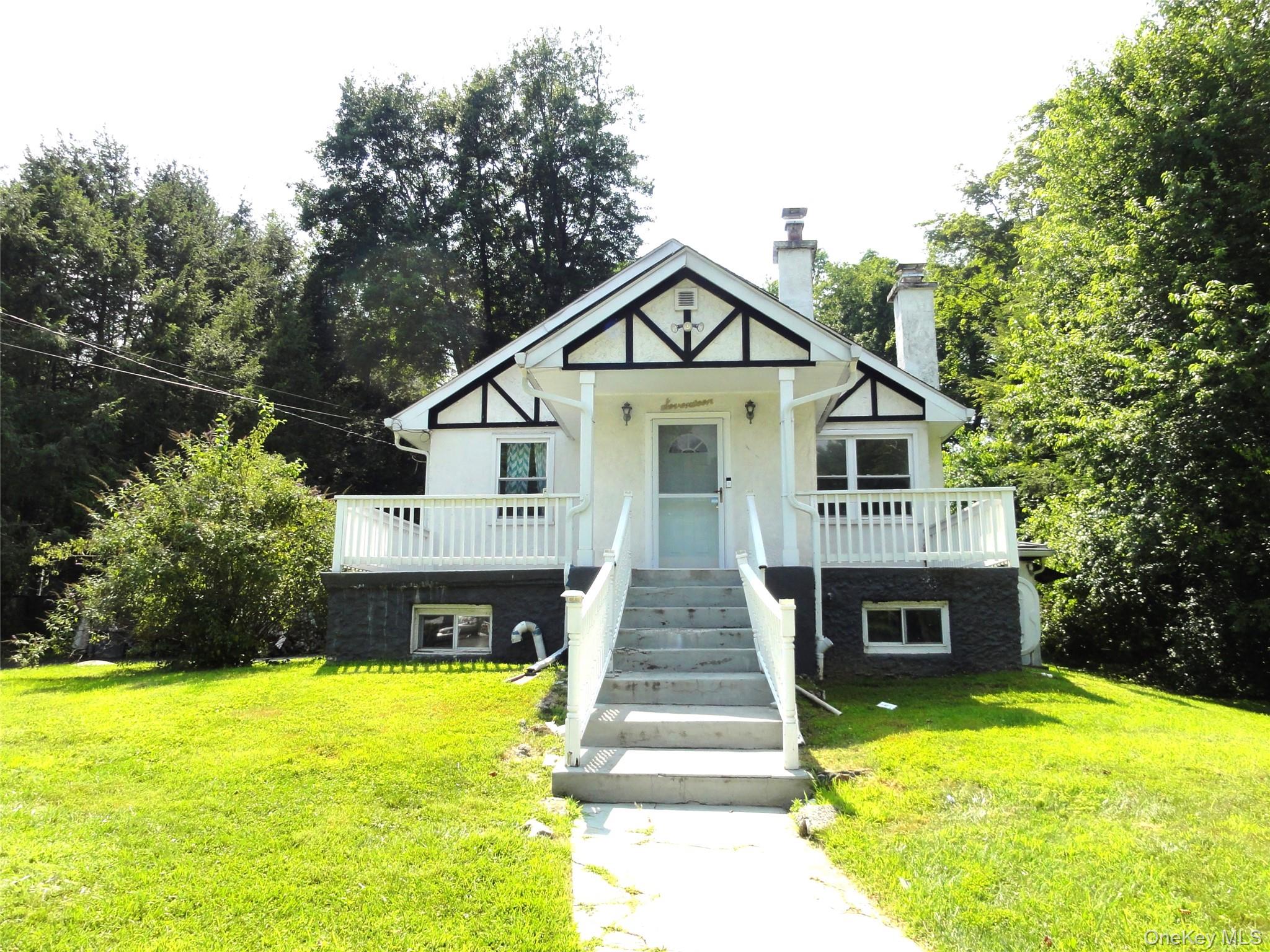 Set in the Cortlandt area known as Quarry Acres, this charming home se...