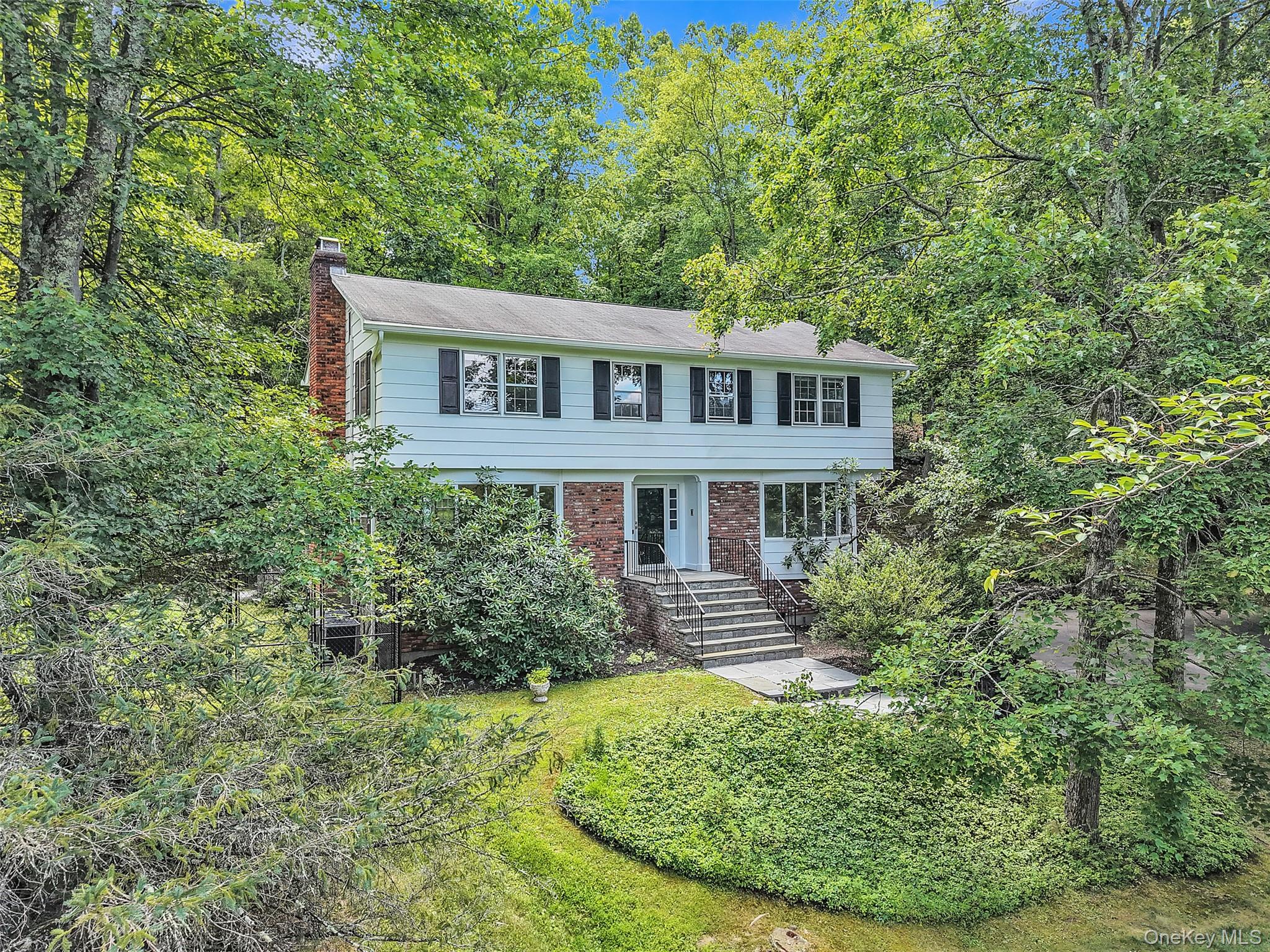 Tucked away in Cortlandt Manor in the Hendrick Hudson School System, n...