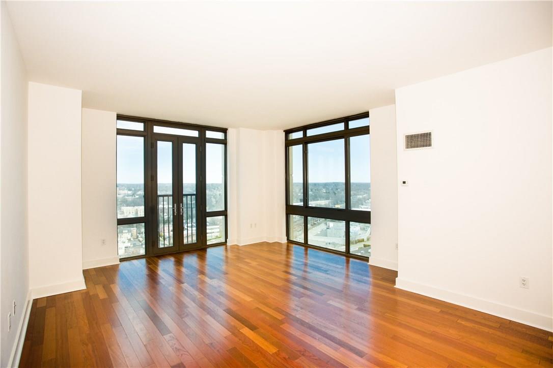 Spacious Two-Bedroom Luxury unit at Trump Plaza, New Rochelle.  Experi...