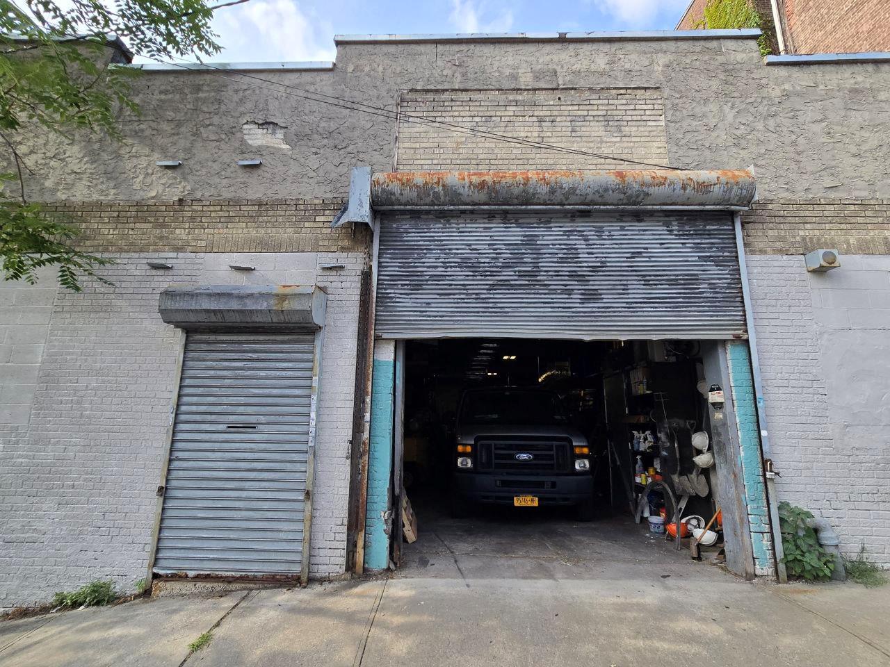 Flexible Investment or Owner-User Opportunity.

This 4,250 sq ft comme...