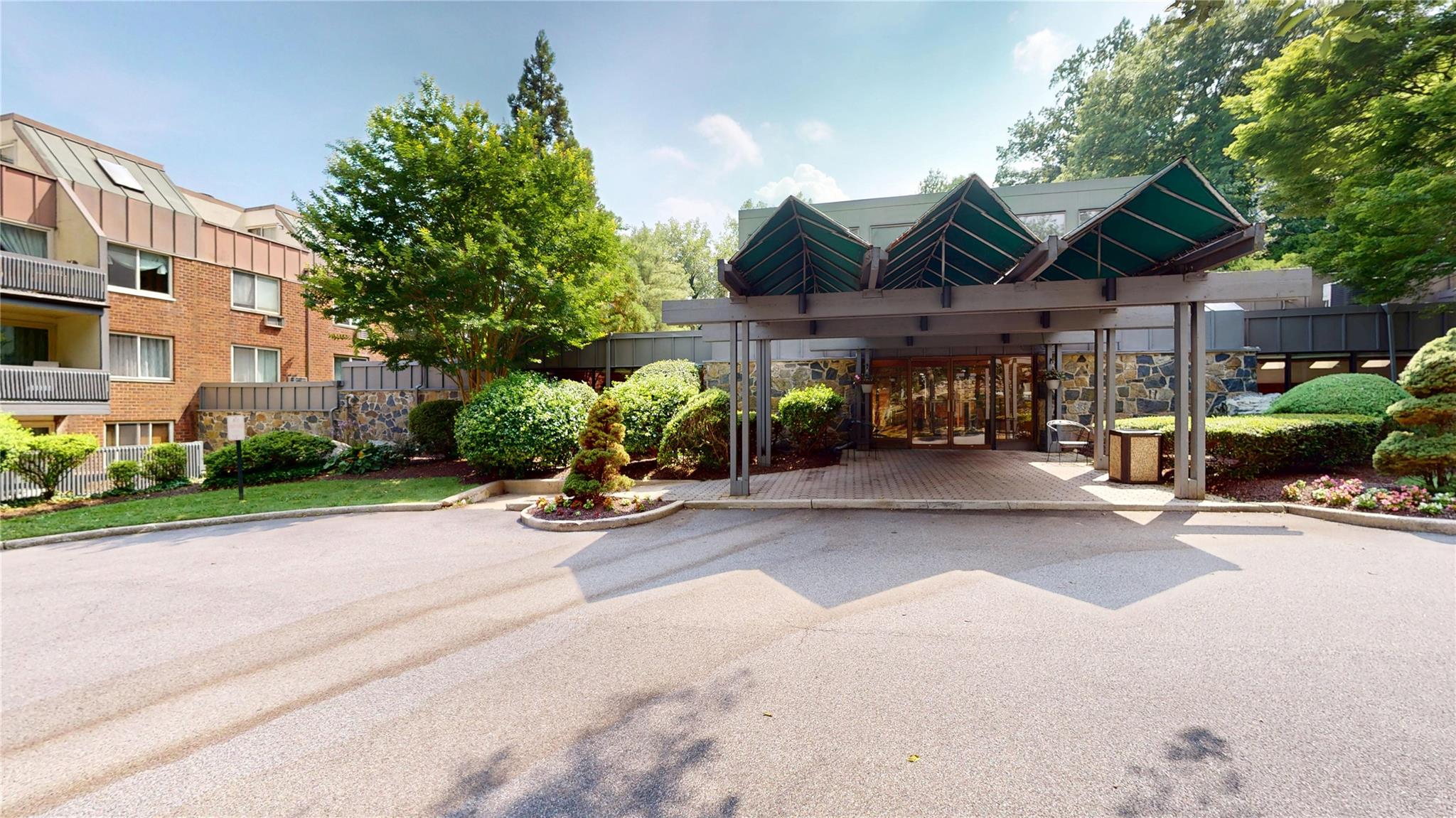 Serene Living Just 30 Minutes from Manhattan – Updated 2BR/2BA  privat...