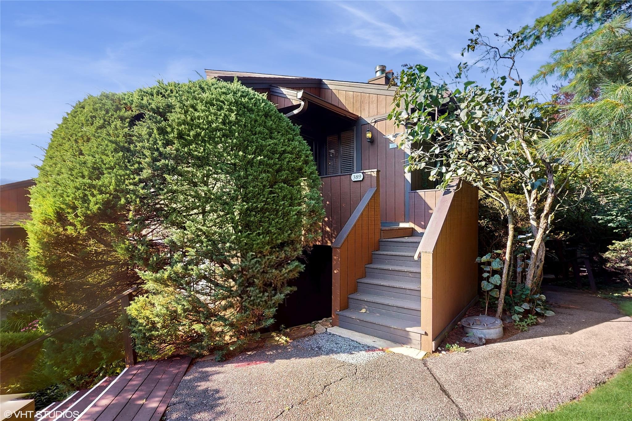 Stylish 2-Bedroom Condo with Den that lives like a three bedroom in th...