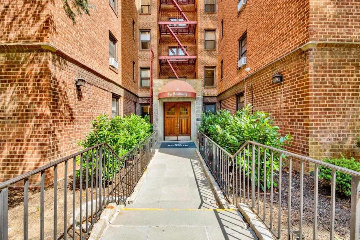Step into this one-bedroom one-bathroom co-op featuring an updated eat...