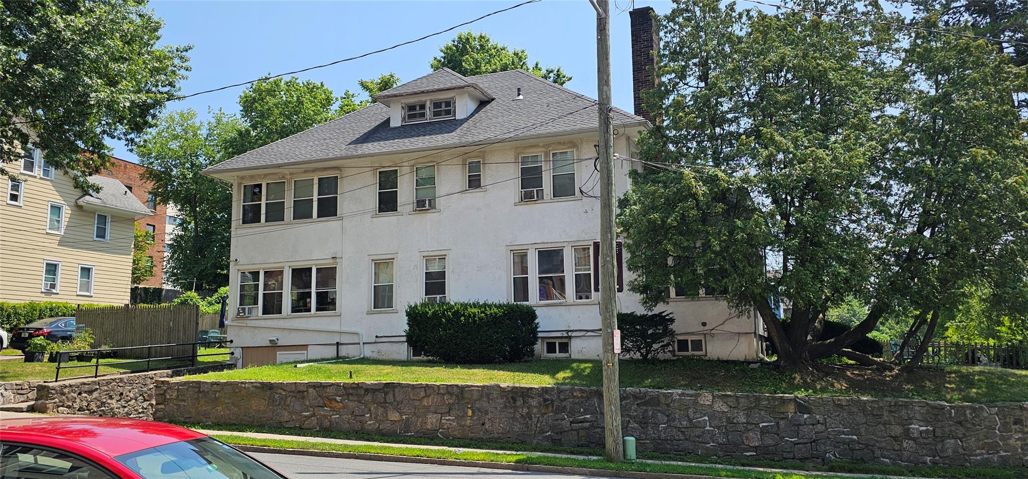 Located in the heart of downtown White Plains, this spacious single-fa...