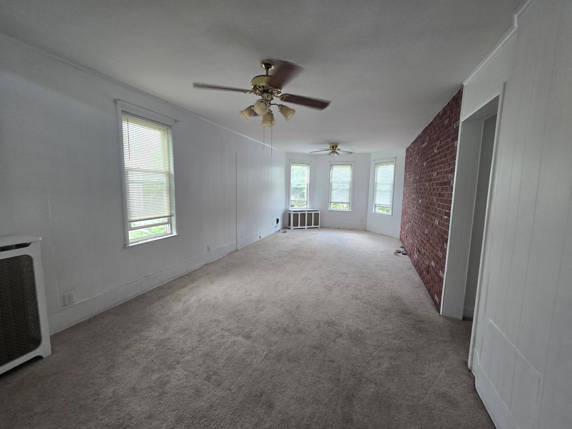 Experience comfort at this northwest Mt. Vernon, 2nd-floor, smoke and...